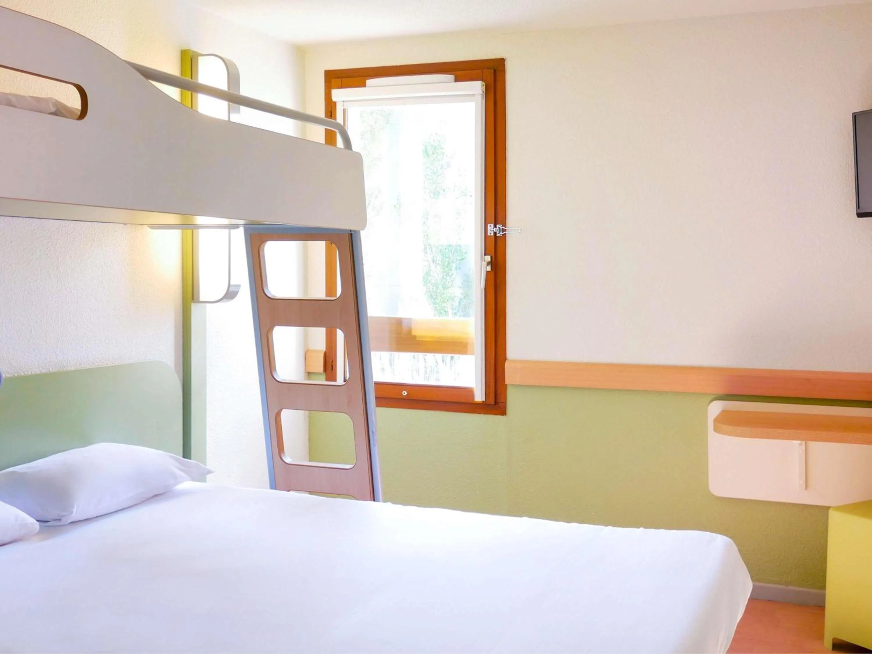 Bedroom, Bed in ibis budget Narbonne Sud A9/A61