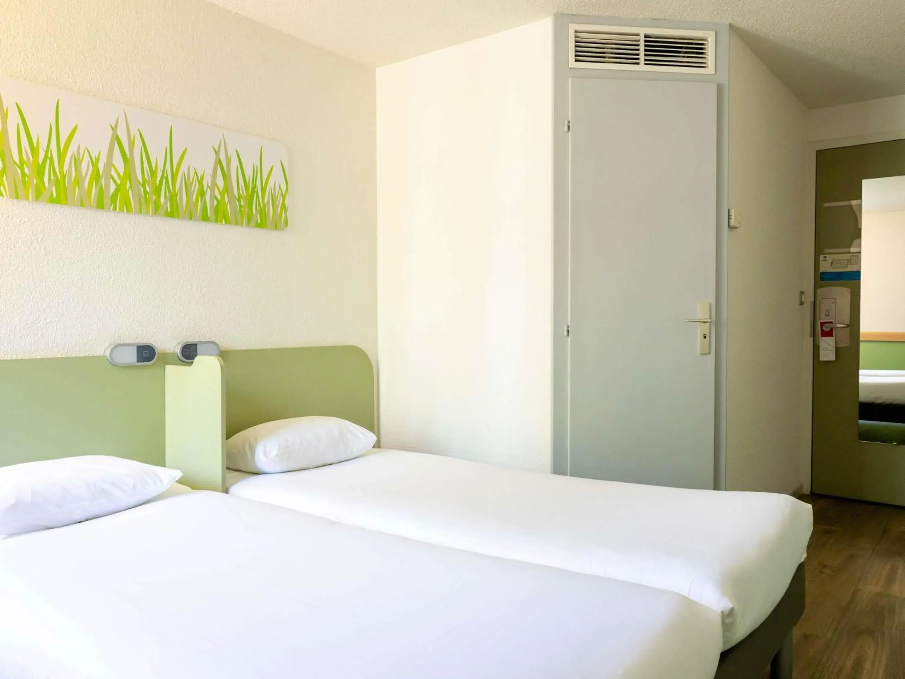 Twin Room in ibis budget Narbonne Sud A9/A61 Twin Room in ibis budget Narbonne Sud A9/A61