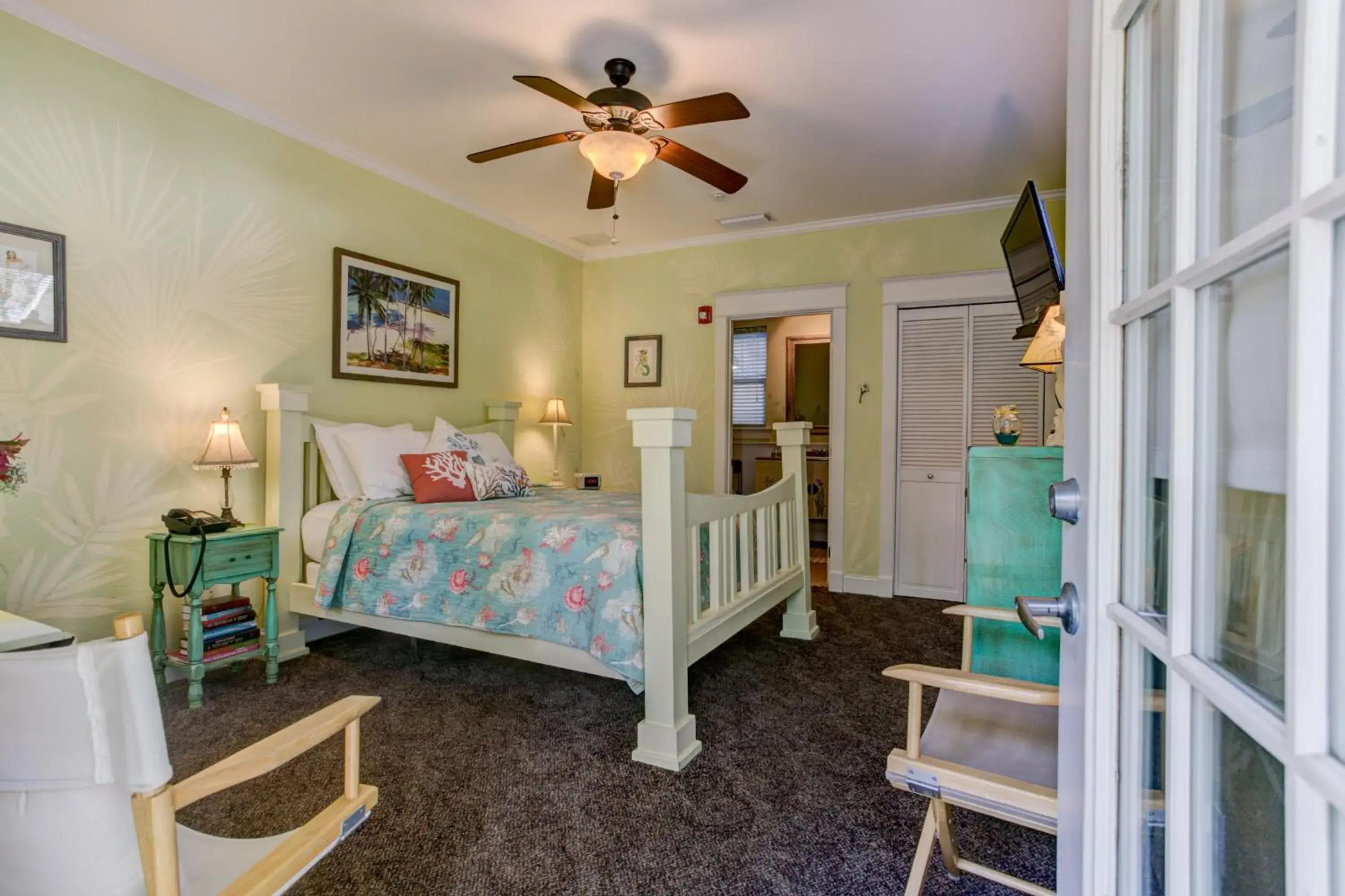 Deluxe Queen Suite - Not Pet Friendly in Anchor Inn NSB Bed and Breakfast Deluxe Queen Suite - Not Pet Friendly in Anchor Inn NSB Bed and Breakfast