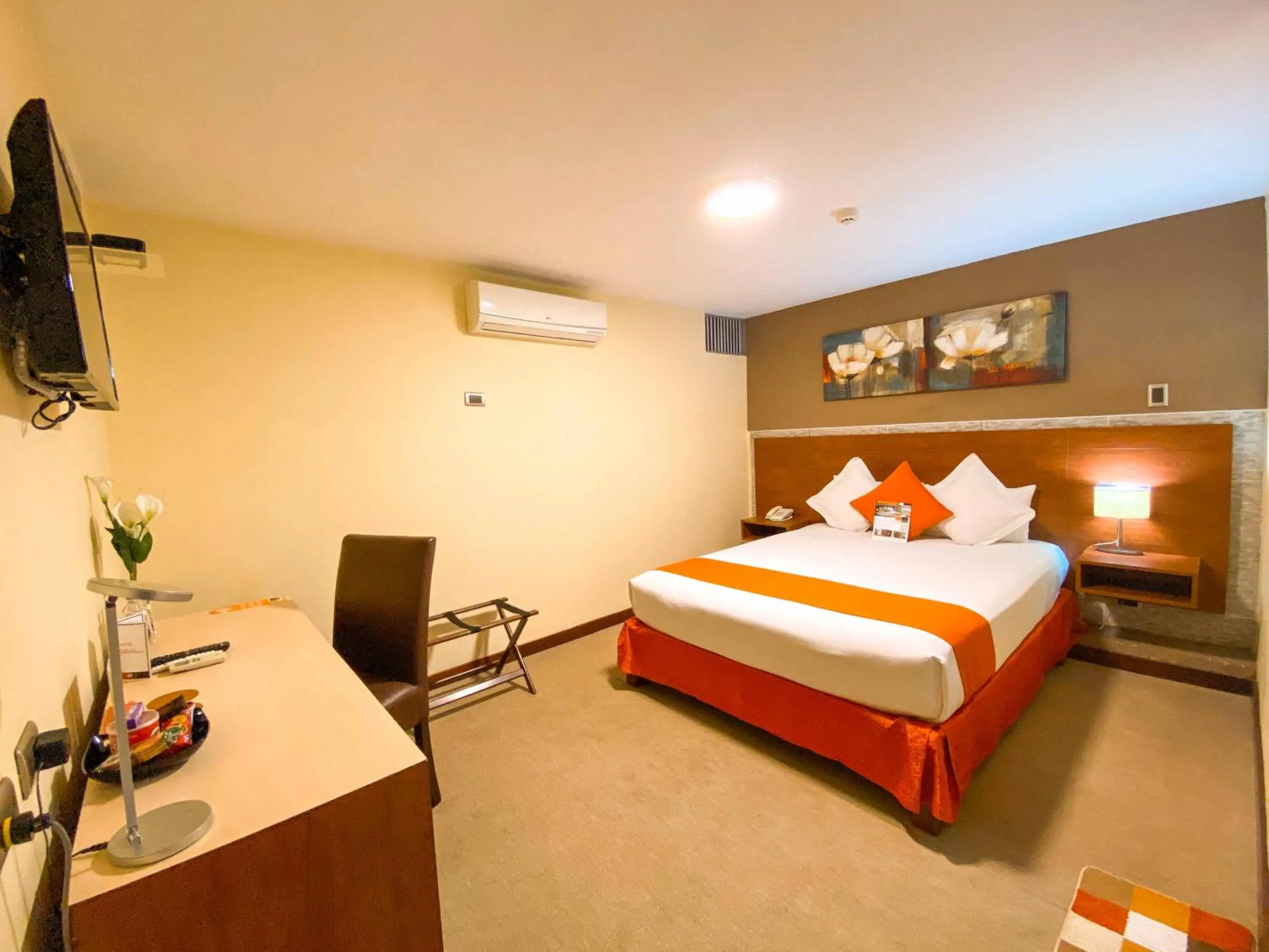 Photo of the whole room in SM Hotel