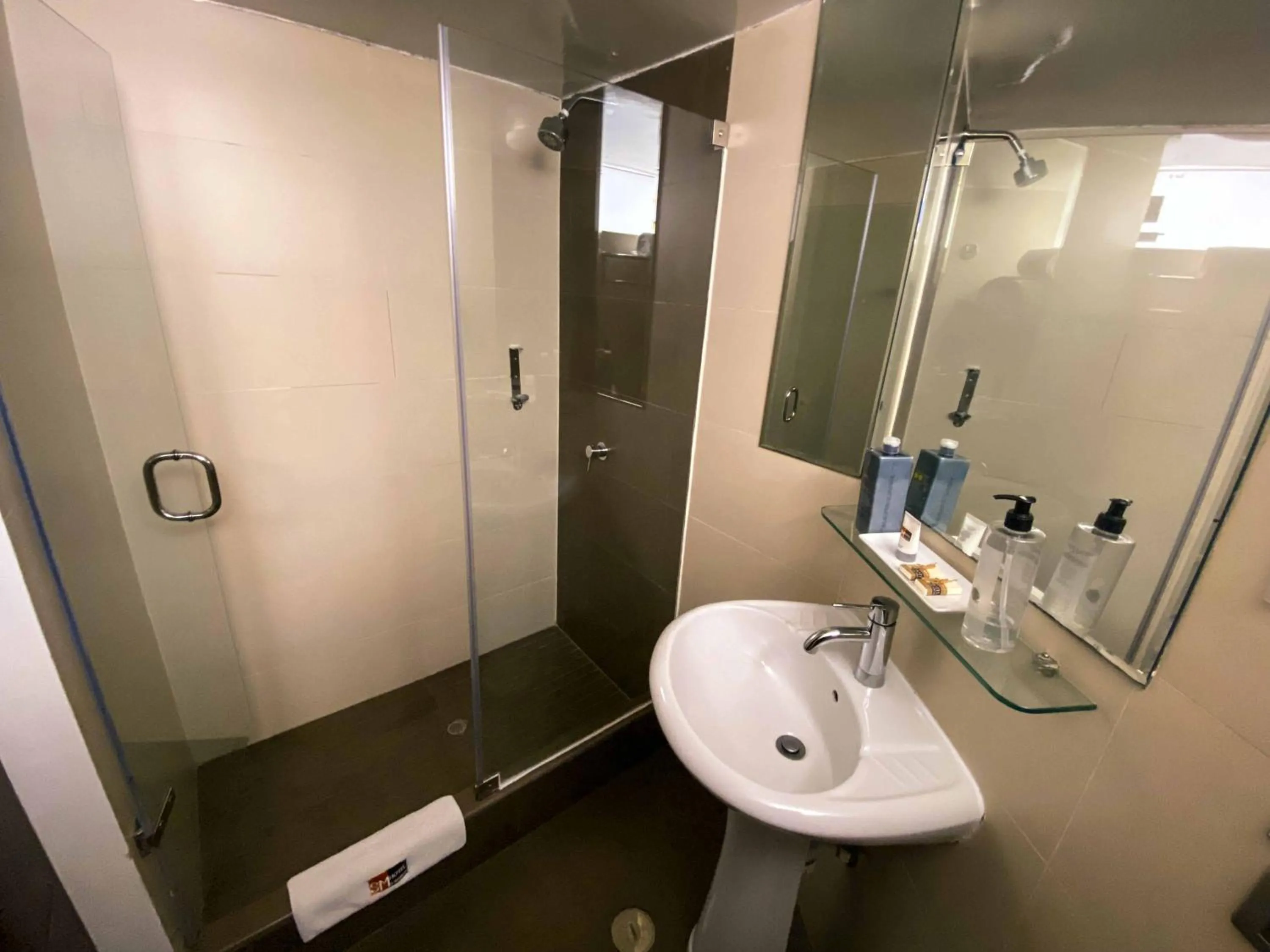 Bathroom in SM Hotel