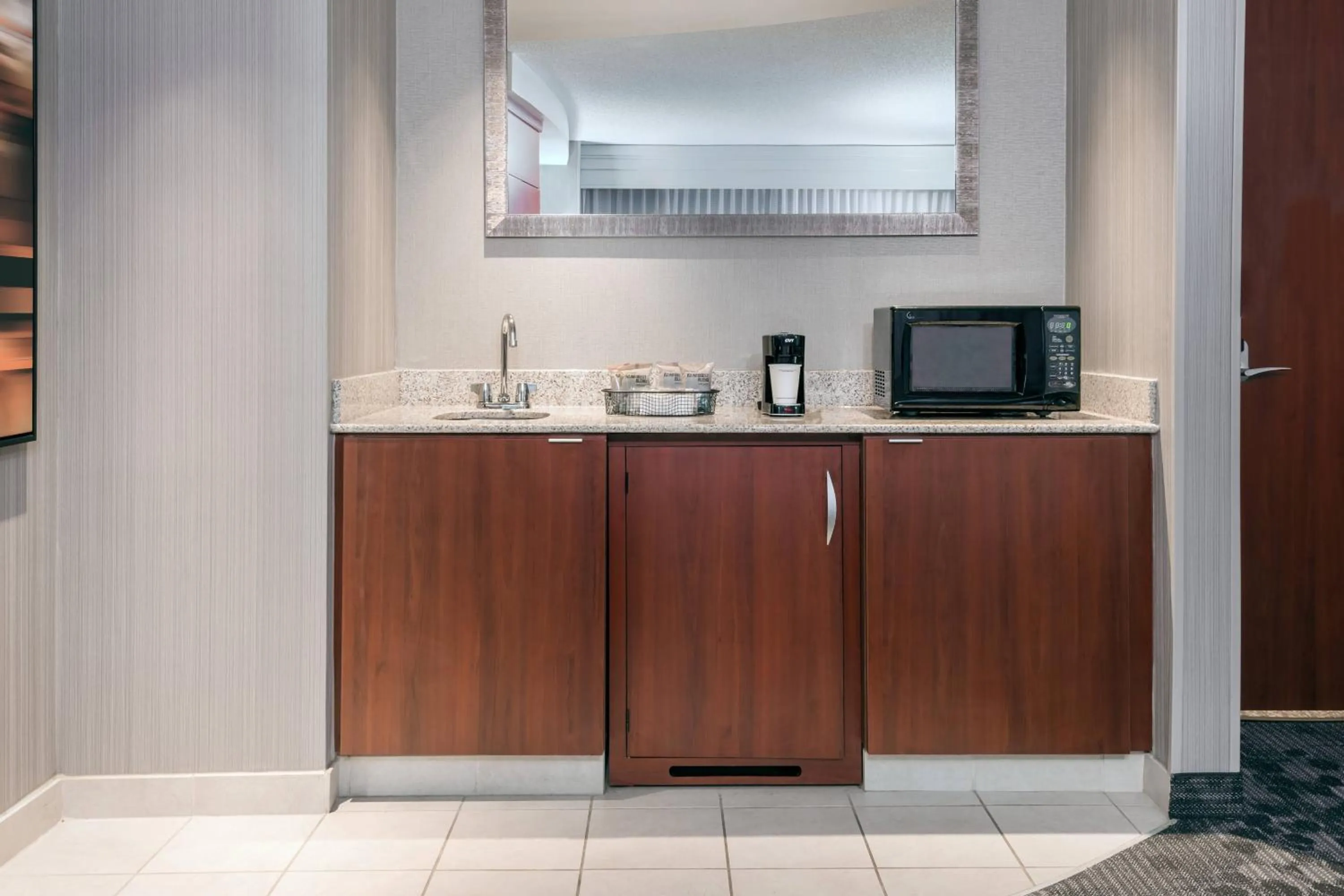 Lounge or bar in Courtyard by Marriott Buffalo Airport