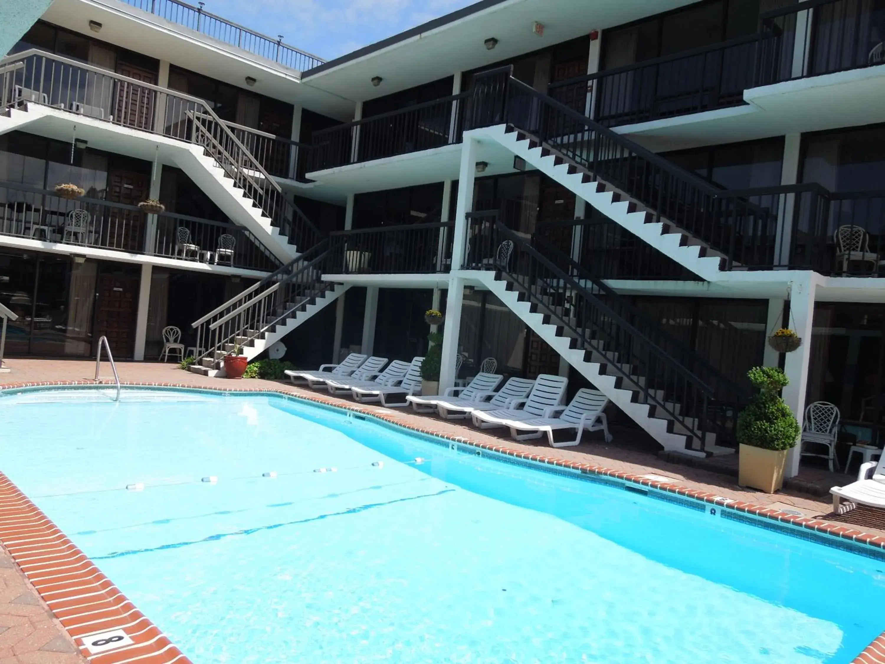 Swimming Pool in Alamar Resort Inn