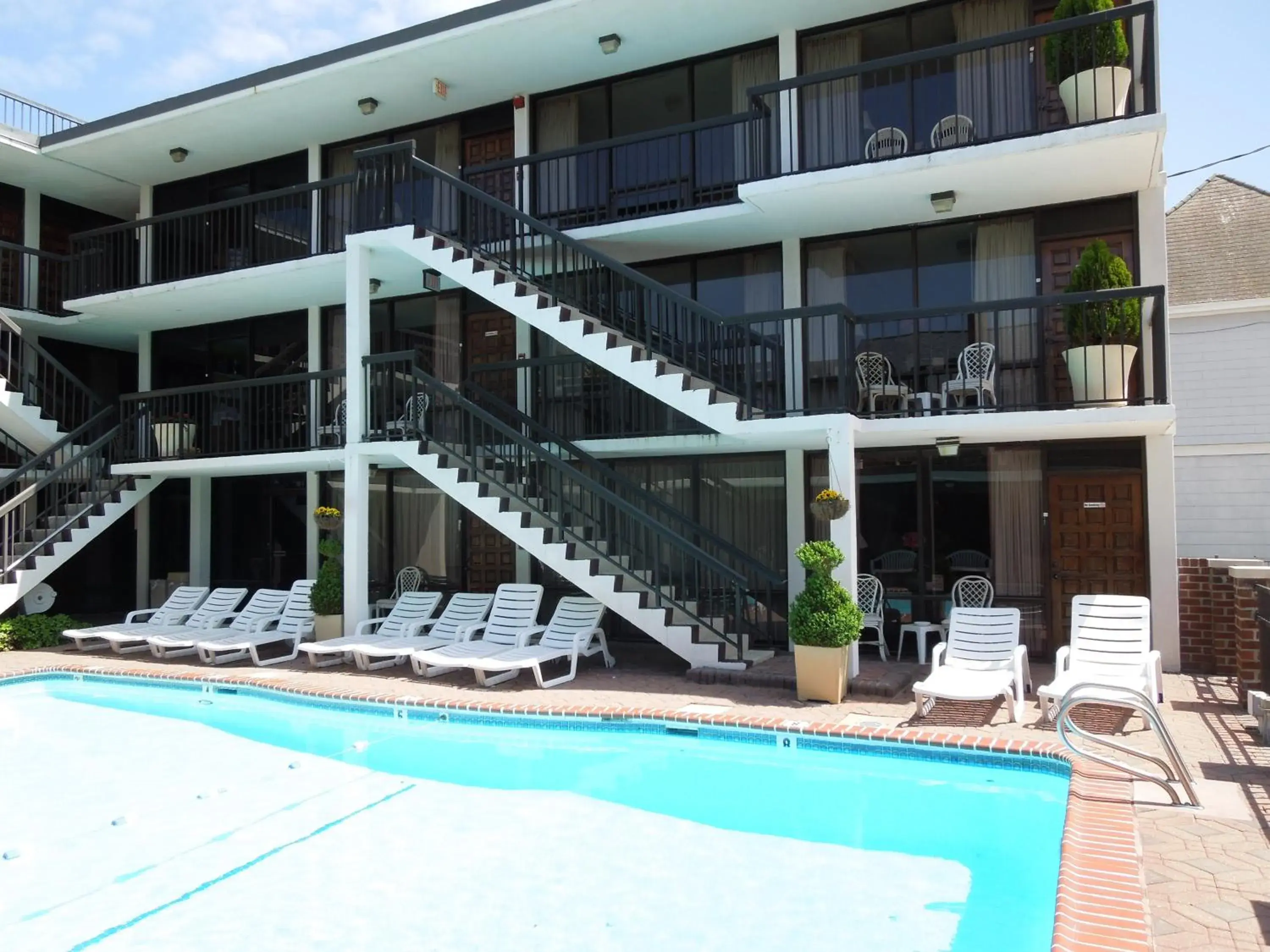 Swimming Pool in Alamar Resort Inn