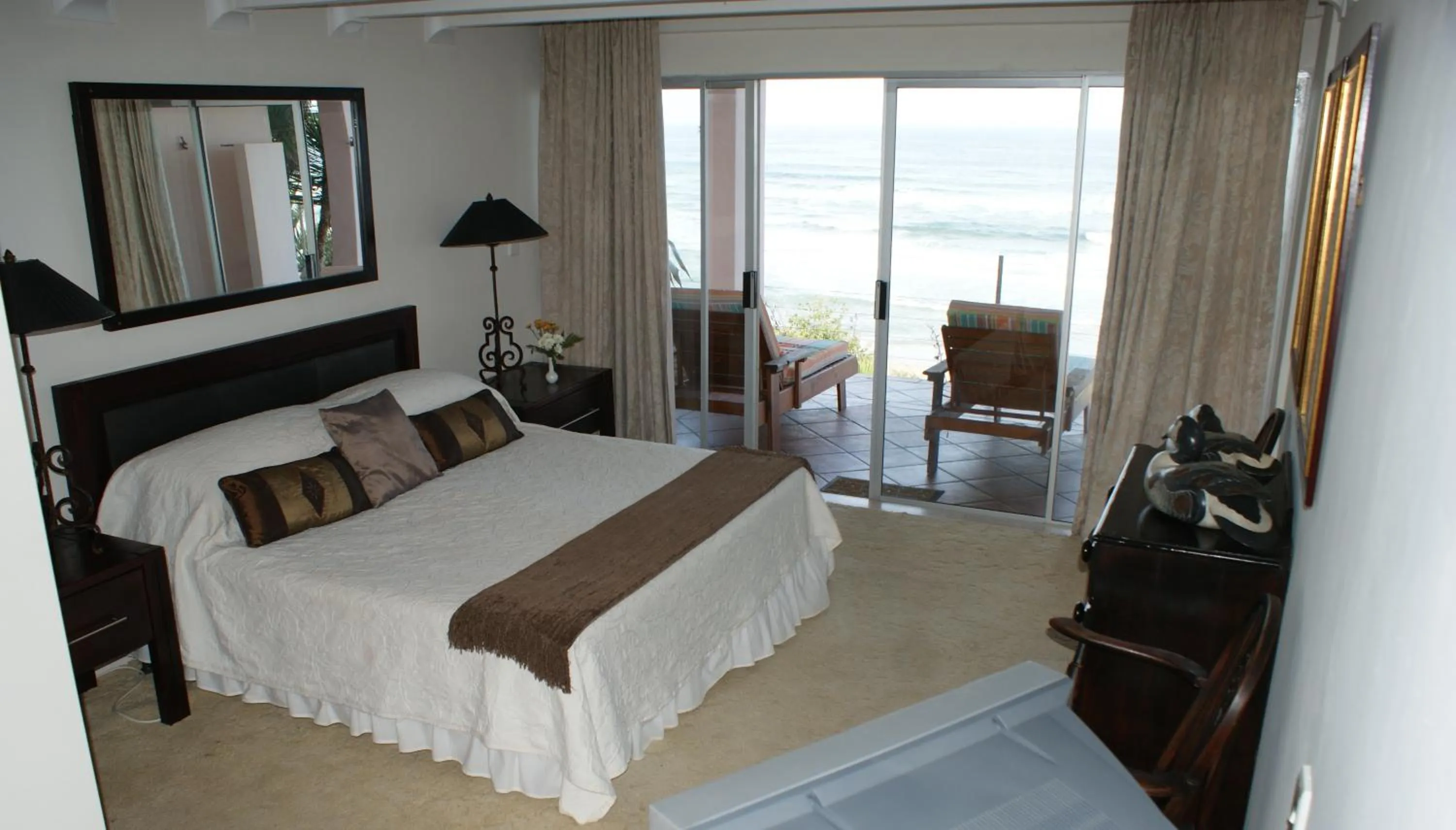Photo of the whole room, Bed in The Pink Lodge on The Beach