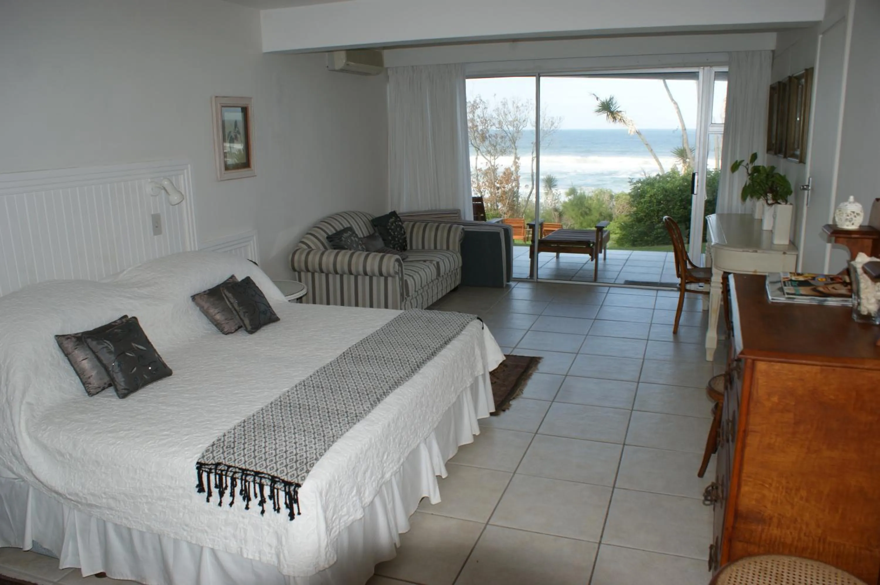 Photo of the whole room, Bed in The Pink Lodge on The Beach