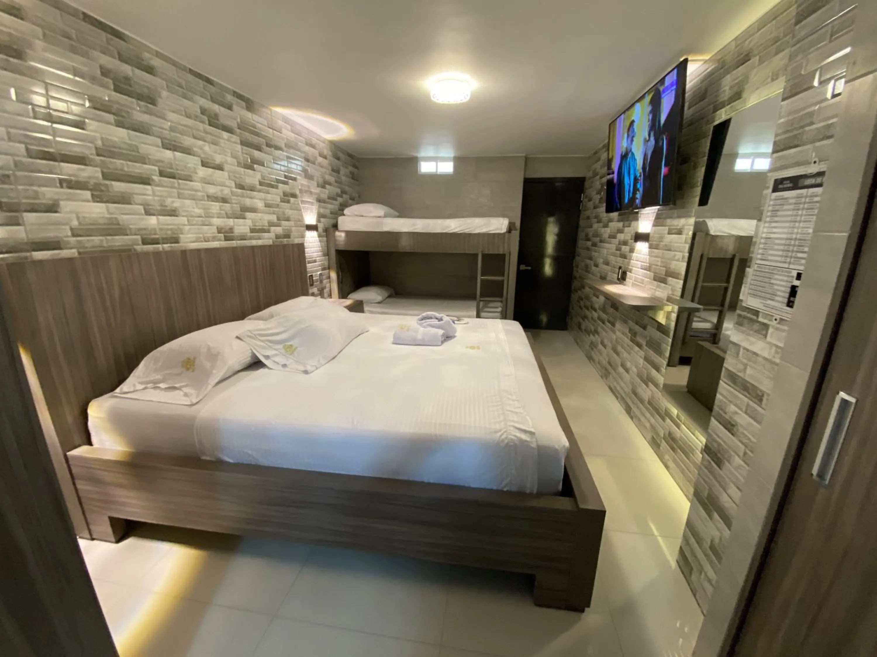 TV and multimedia, Bed in Hotel Balmoral