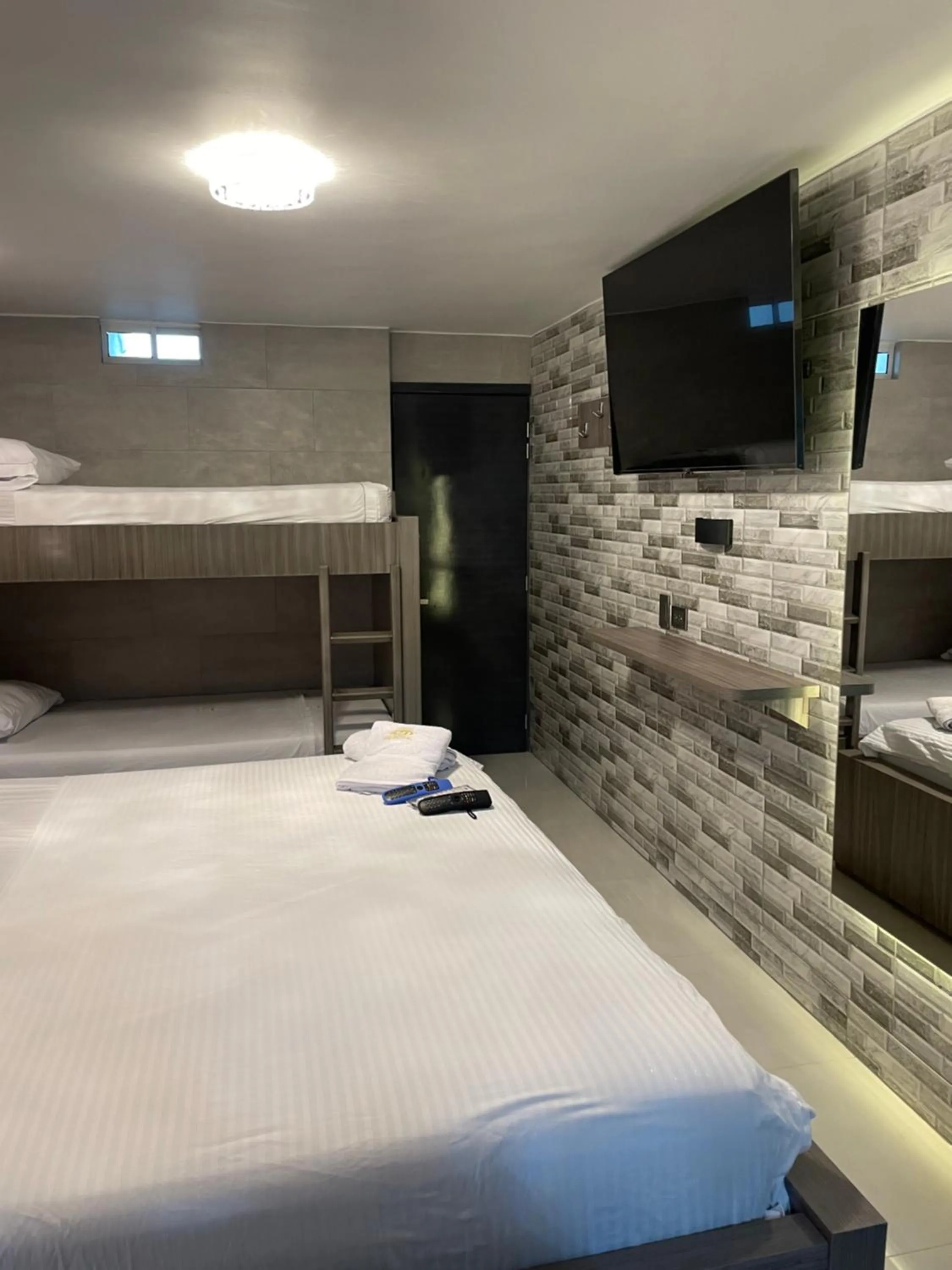 TV and multimedia, Bed in Hotel Balmoral