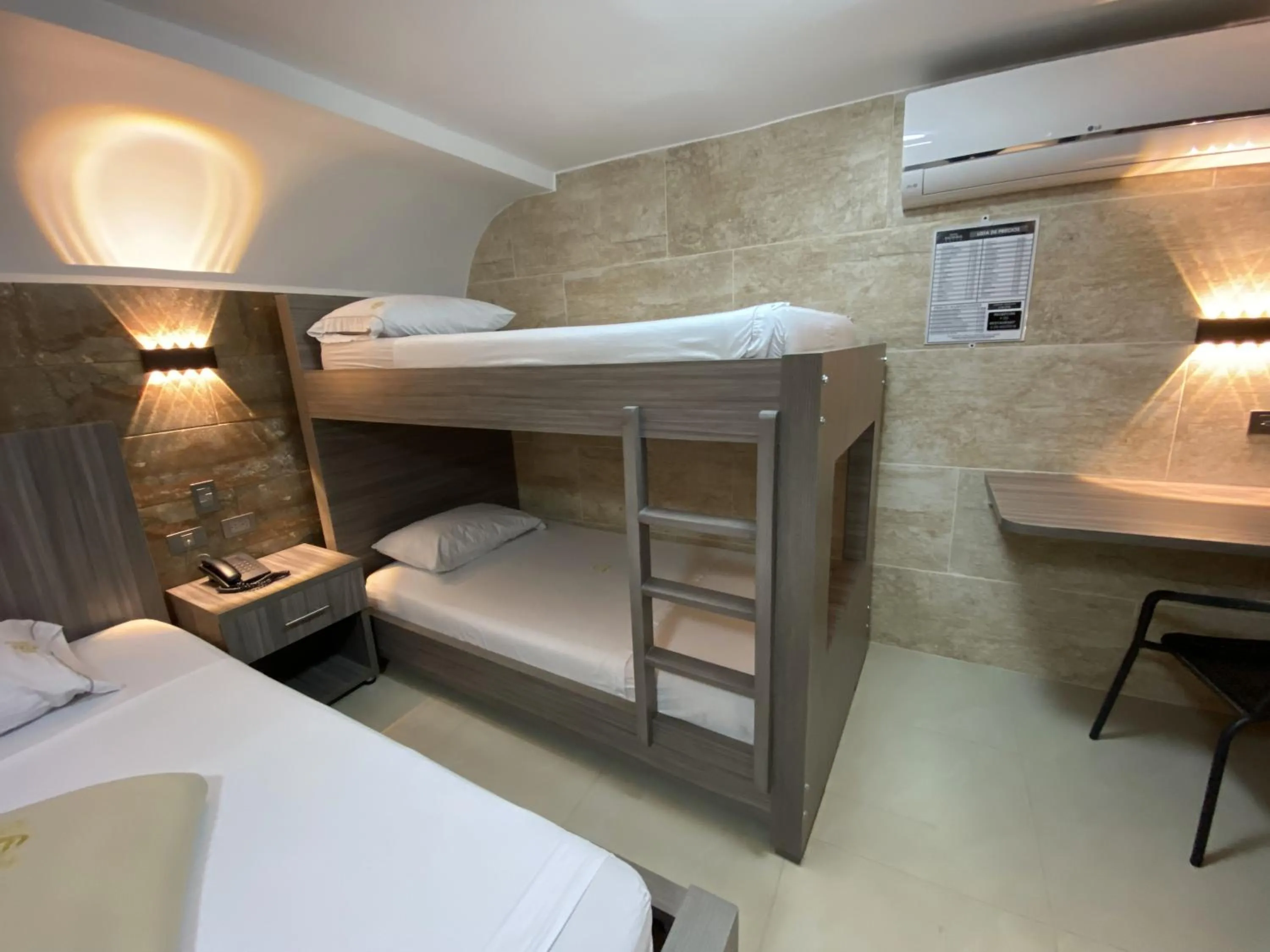 bunk bed, Bed in Hotel Balmoral