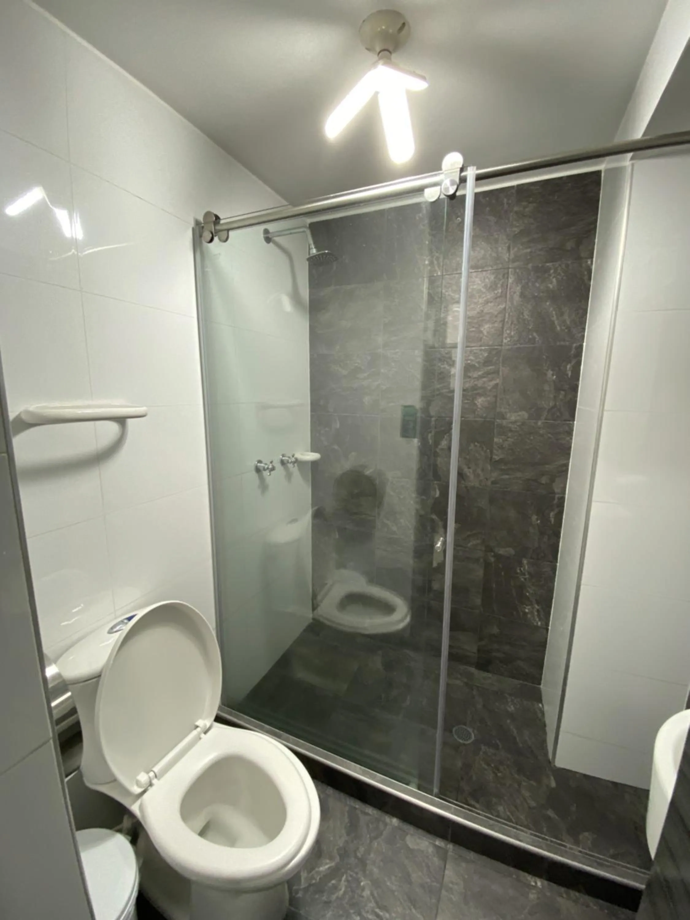 Shower in Hotel Balmoral