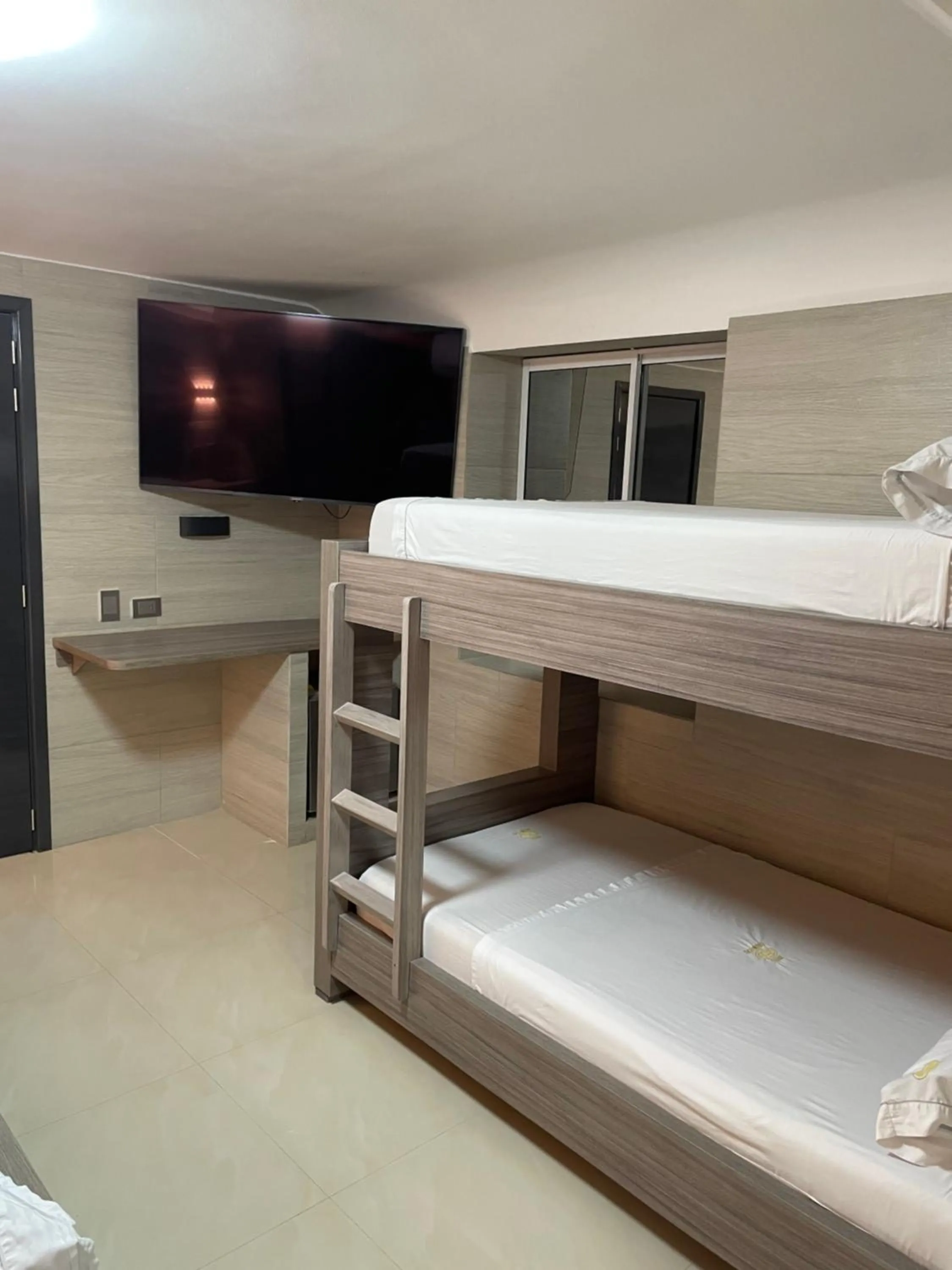 TV and multimedia, Bed in Hotel Balmoral