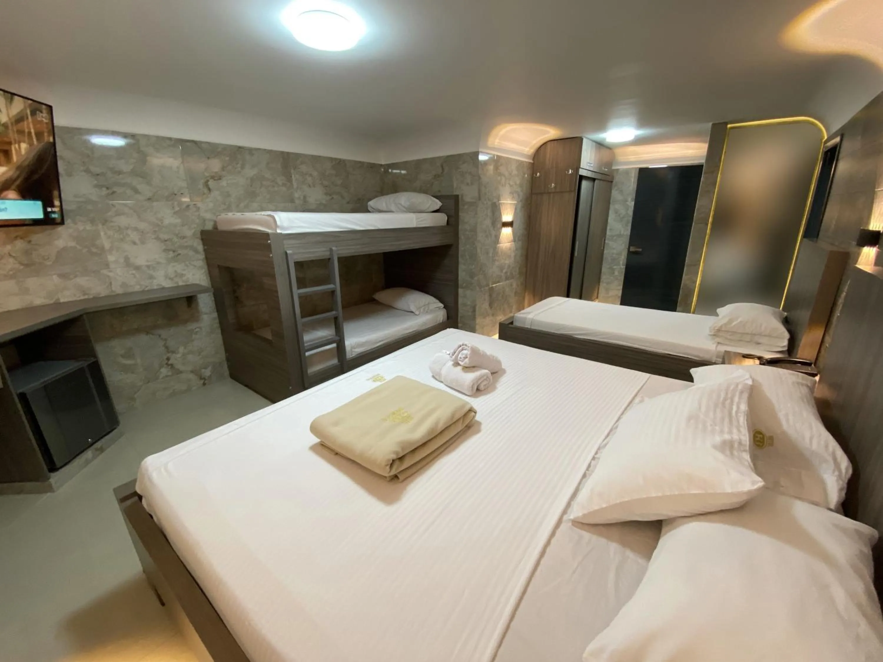 Photo of the whole room, Bed in Hotel Balmoral
