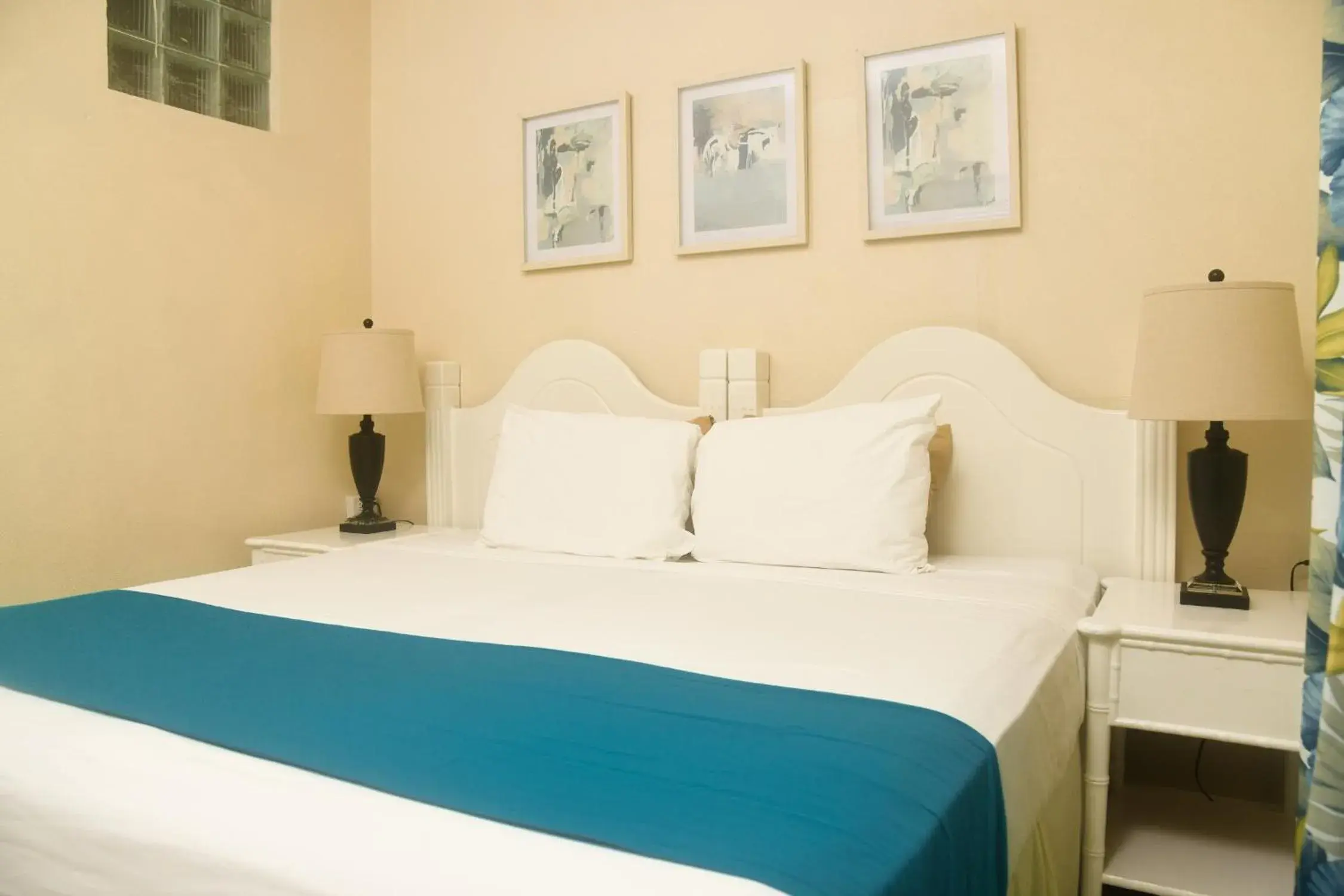 Bedroom, Bed in Melbourne Inn Bedroom, Bed in Melbourne Inn