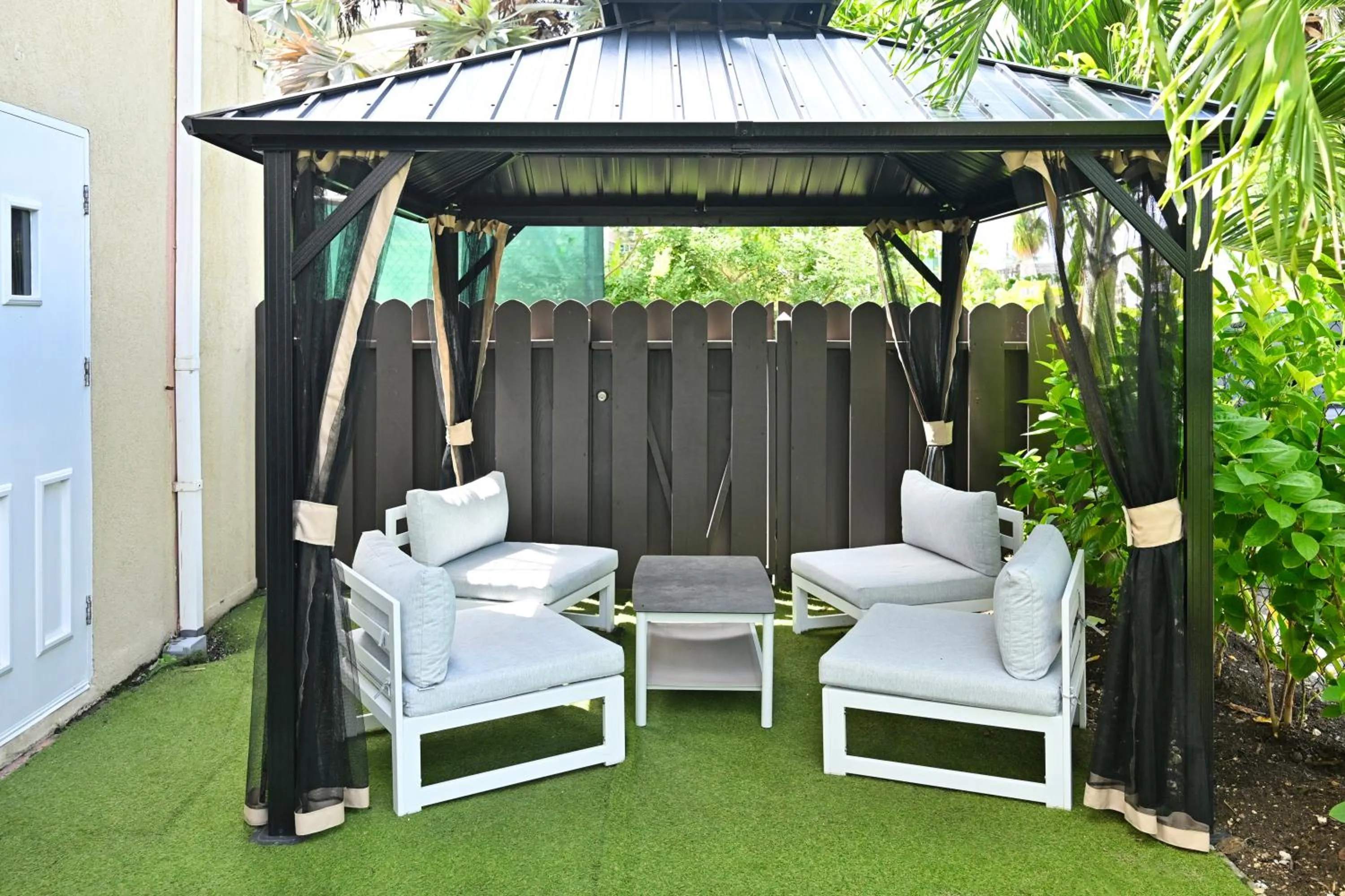 Garden in Melbourne Inn