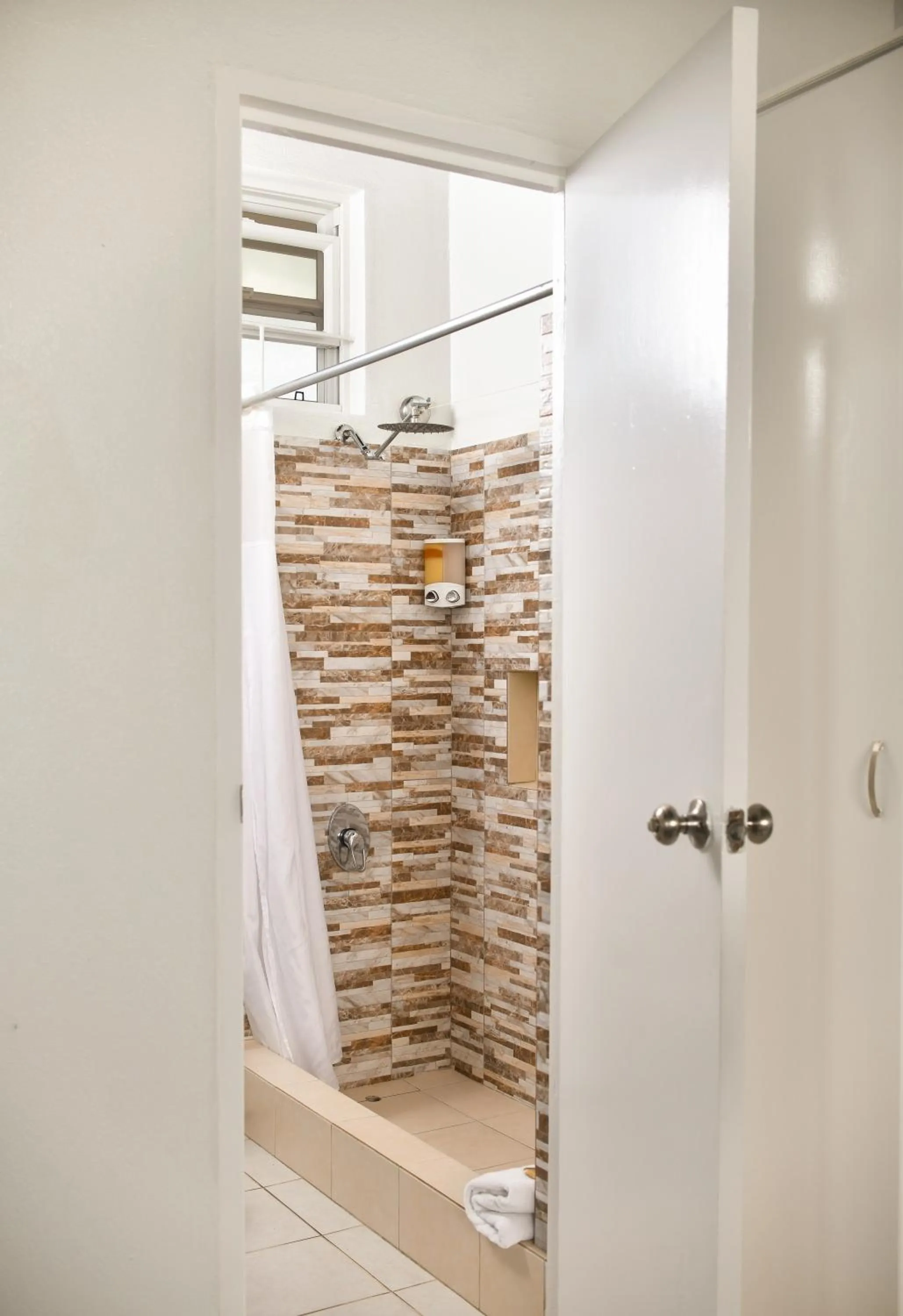 Bathroom in Melbourne Inn