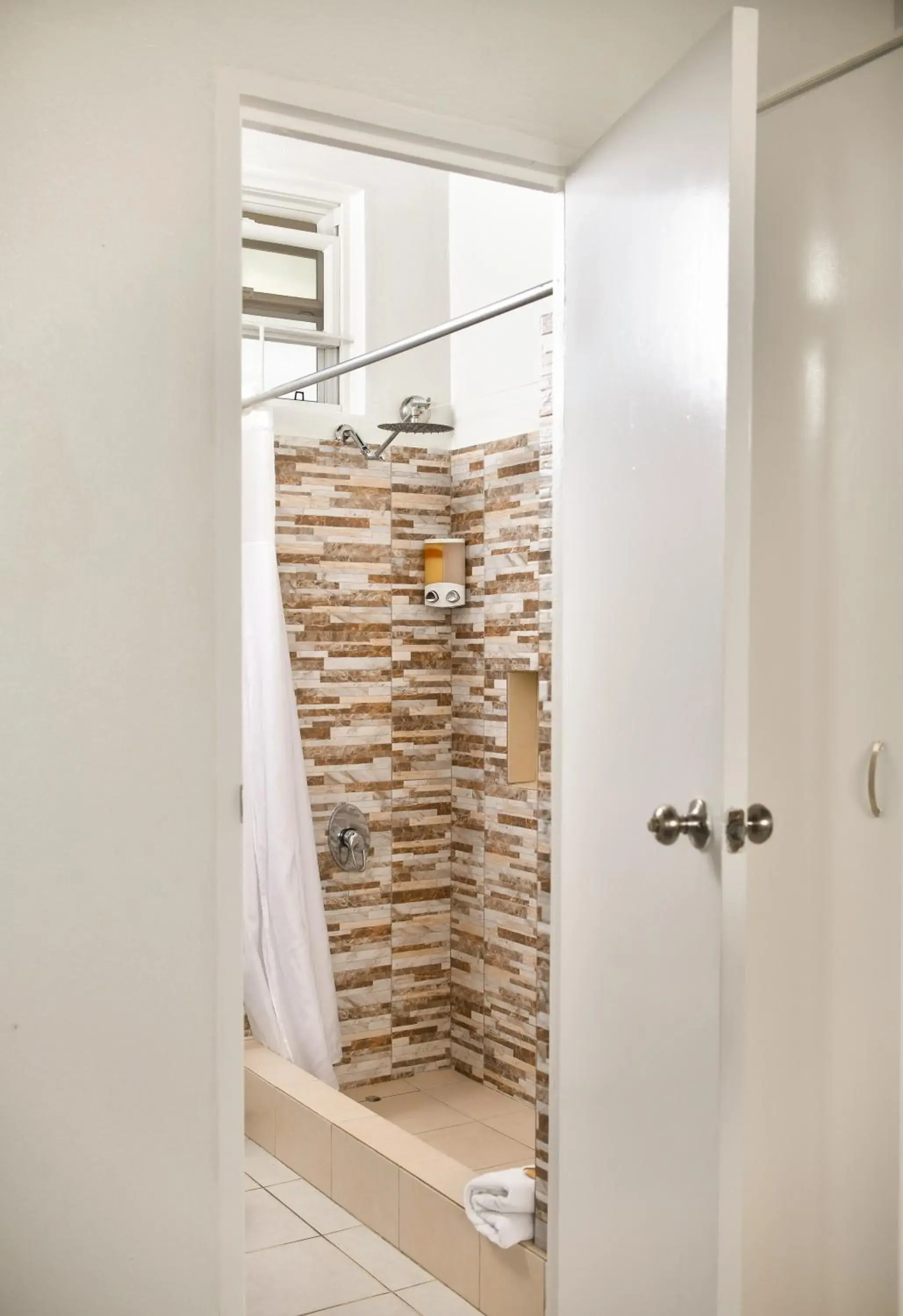 Bathroom in Melbourne Inn Bathroom in Melbourne Inn