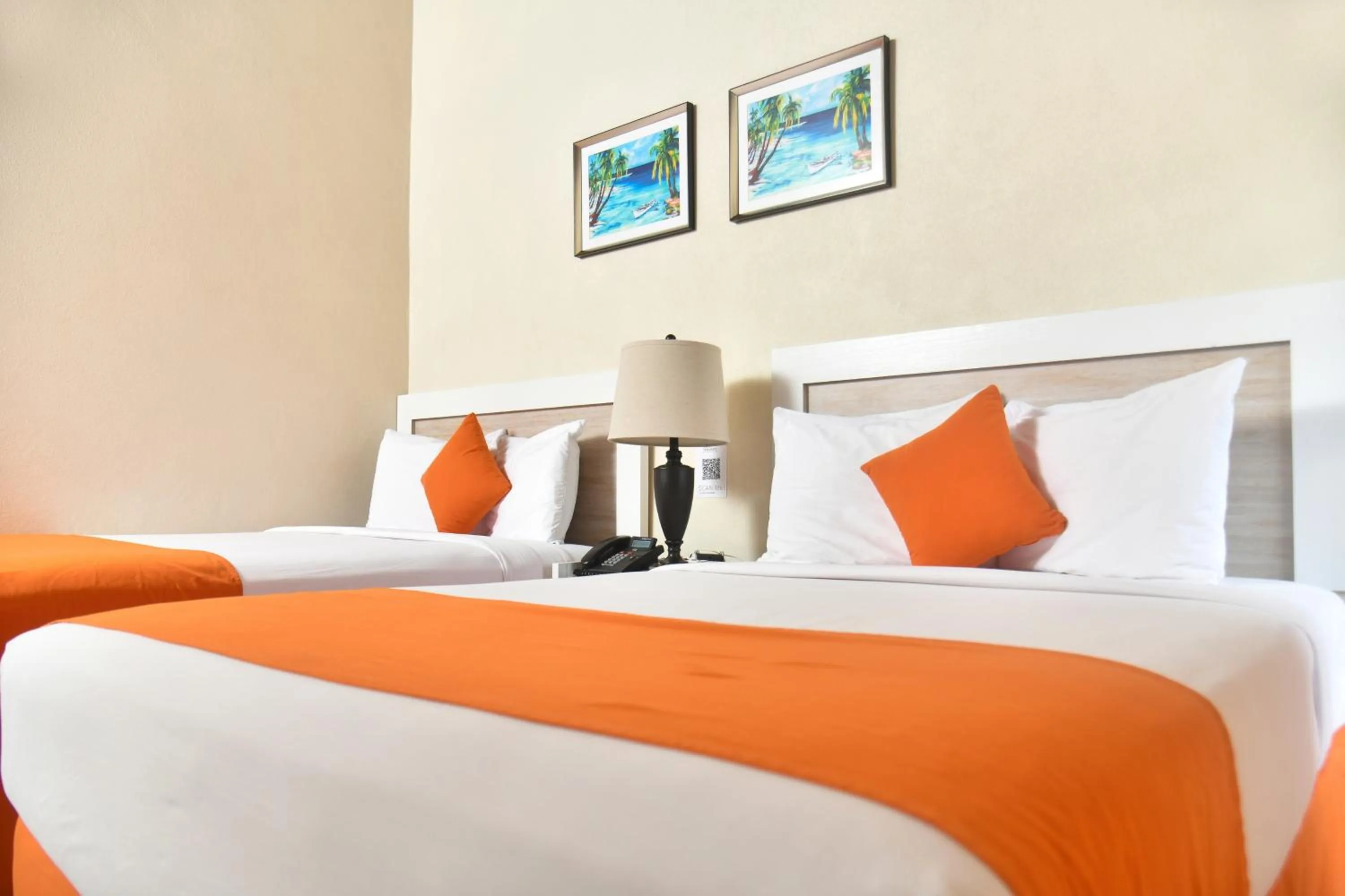 Queen Room in Melbourne Inn