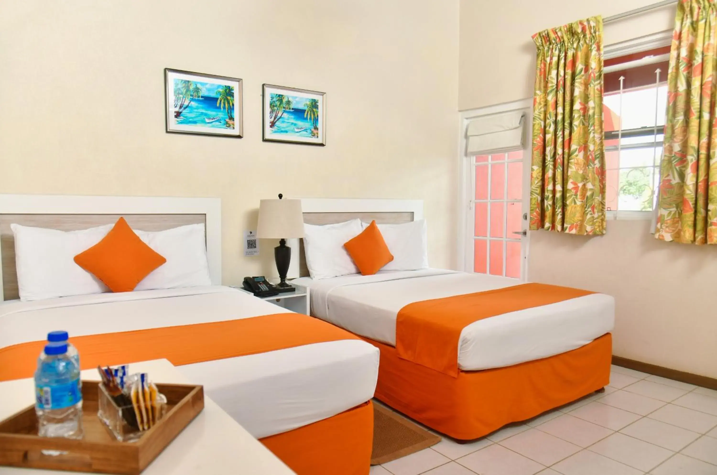 Balcony/Terrace, Bed in Melbourne Inn Balcony/Terrace, Bed in Melbourne Inn