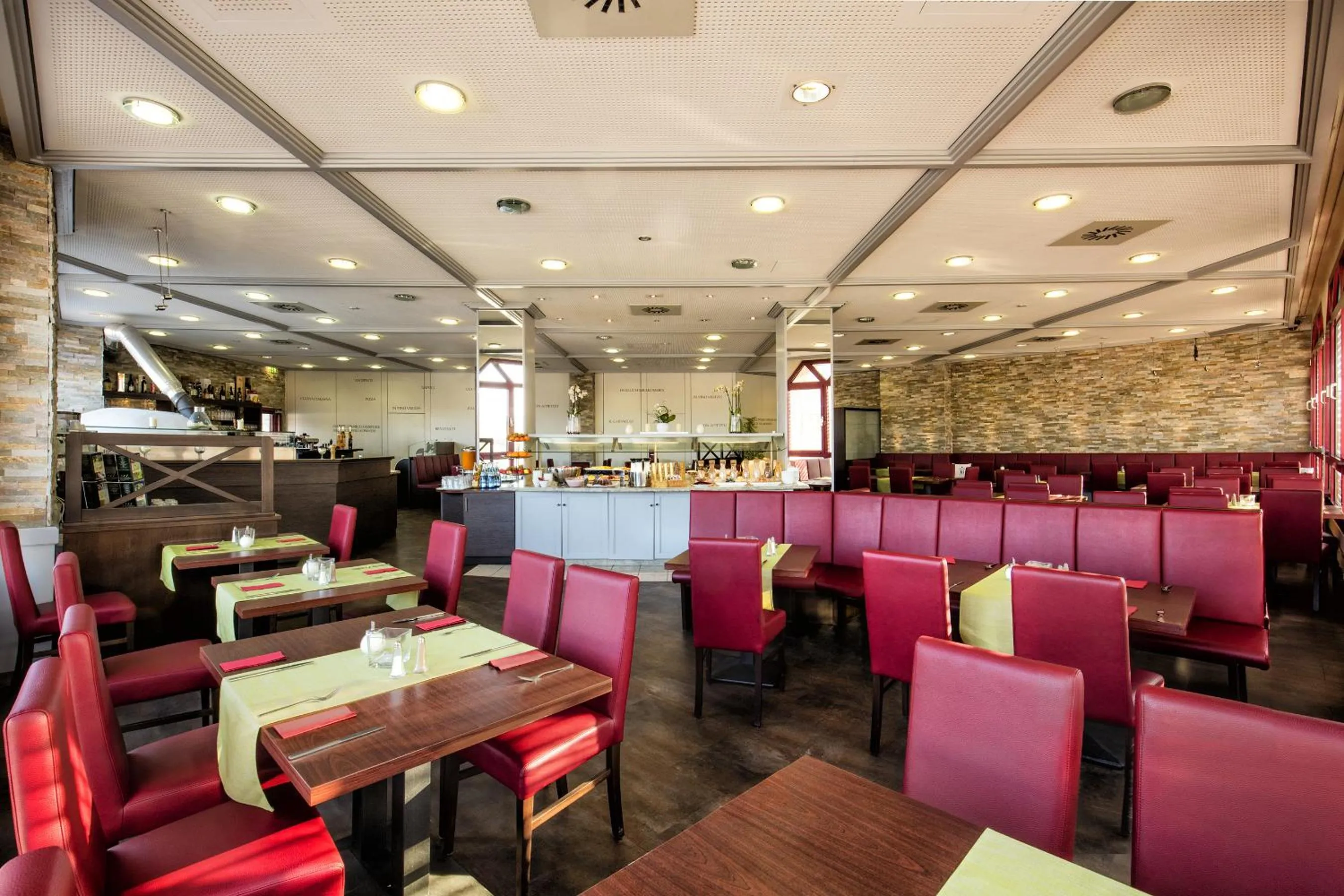 Buffet breakfast in DOBLERGREEN Hotel Stuttgart-Gerlingen