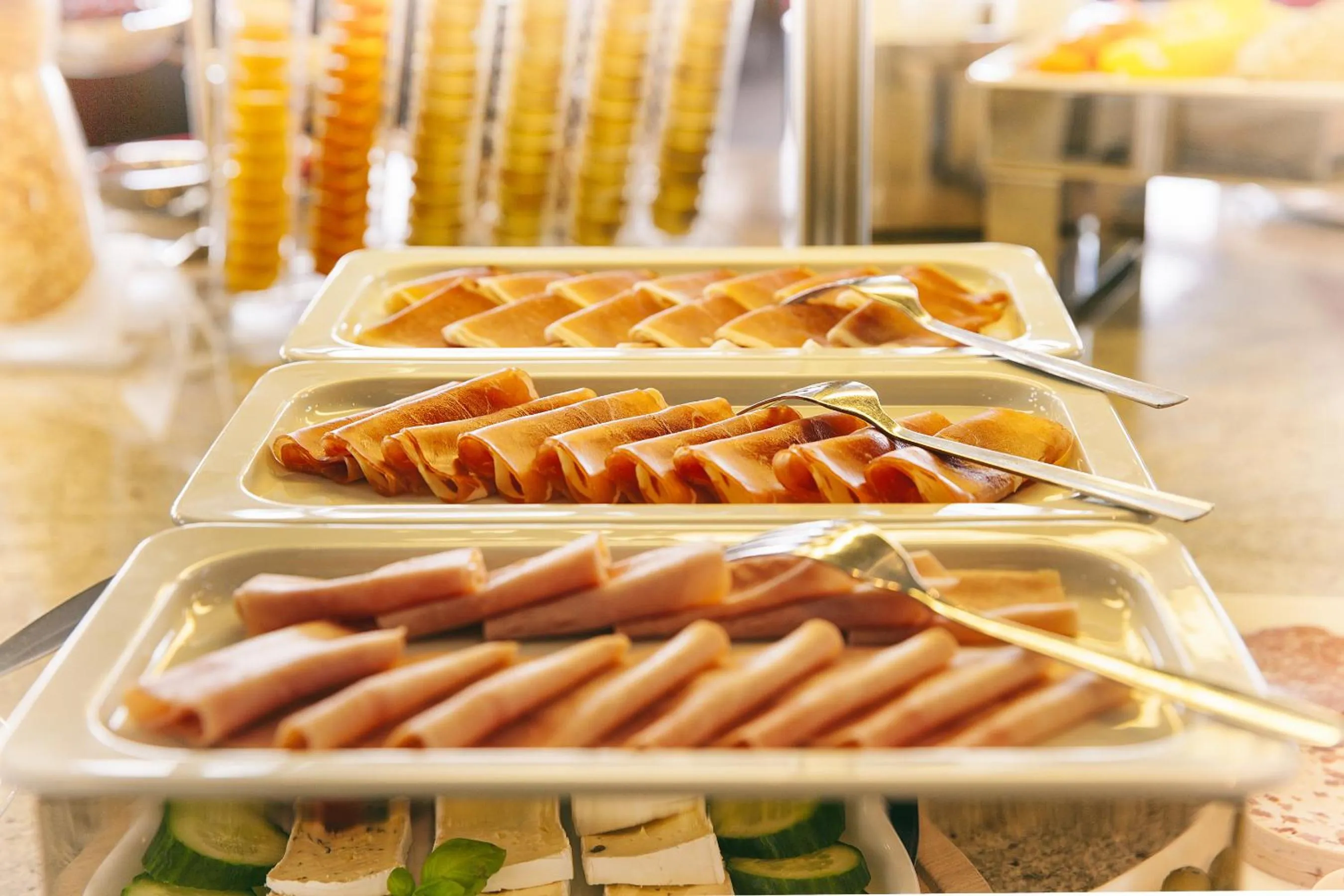 Buffet breakfast in DOBLERGREEN Hotel Stuttgart-Gerlingen