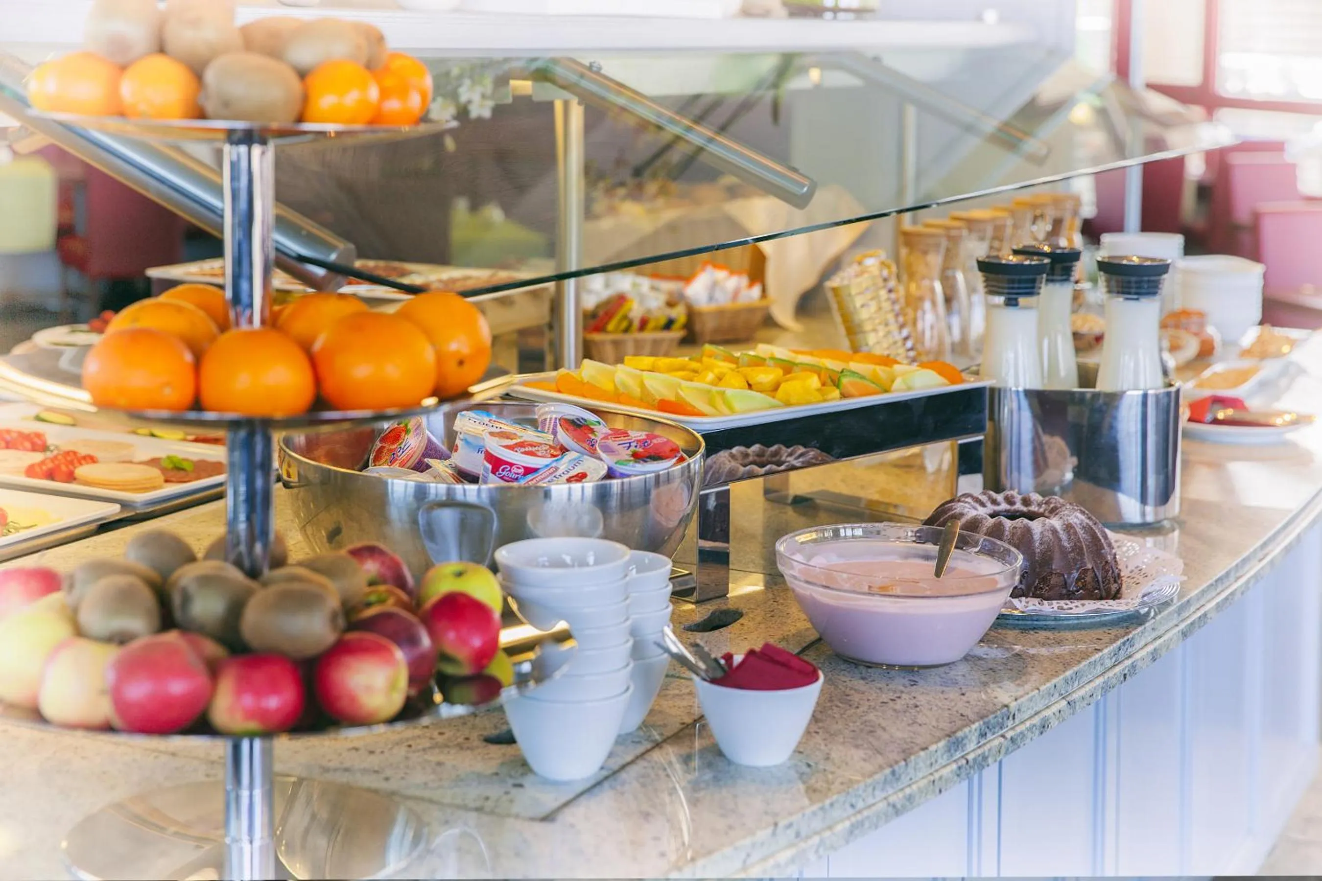 Buffet breakfast in DOBLERGREEN Hotel Stuttgart-Gerlingen