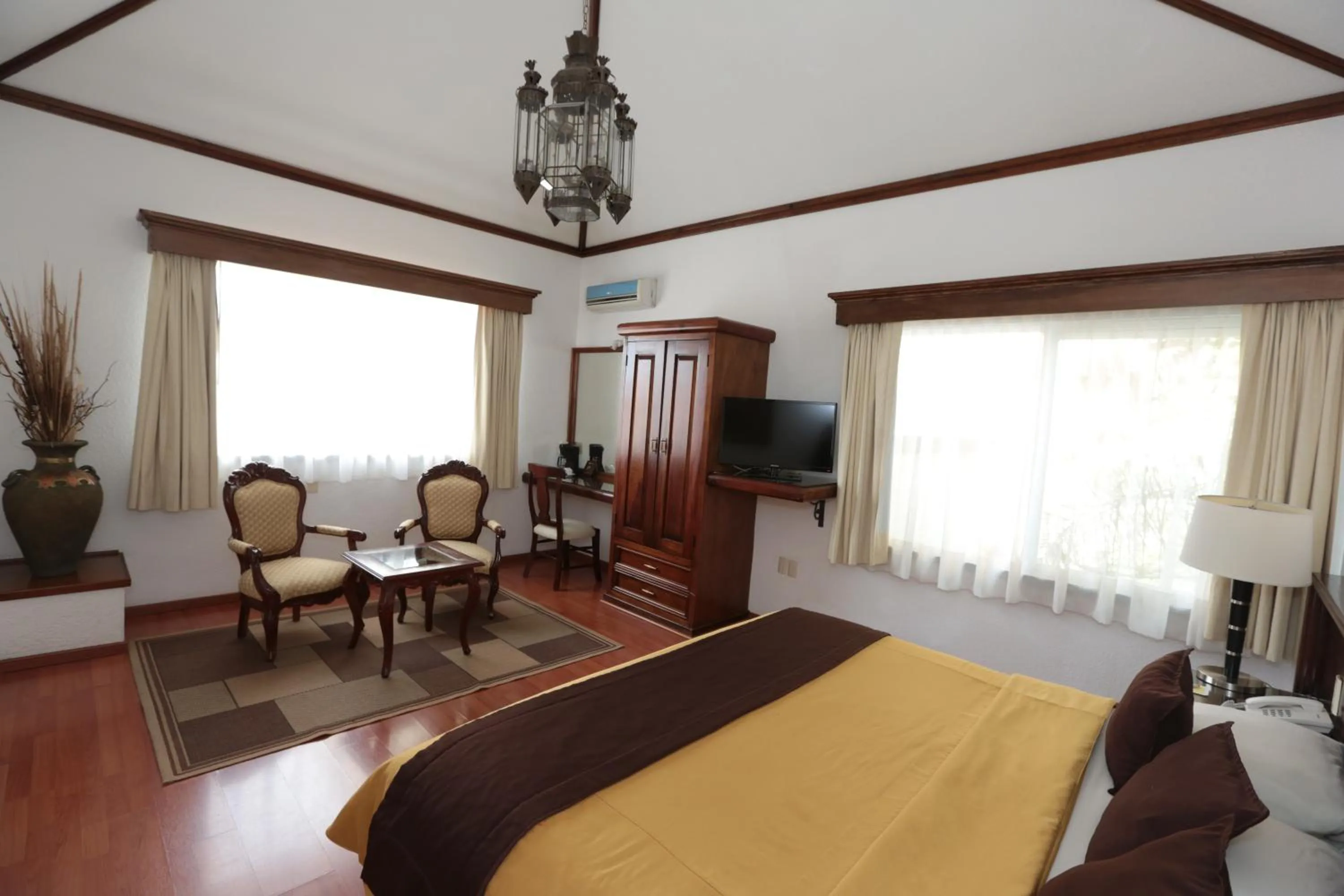 Photo of the whole room, Bed in Casa de la Loma