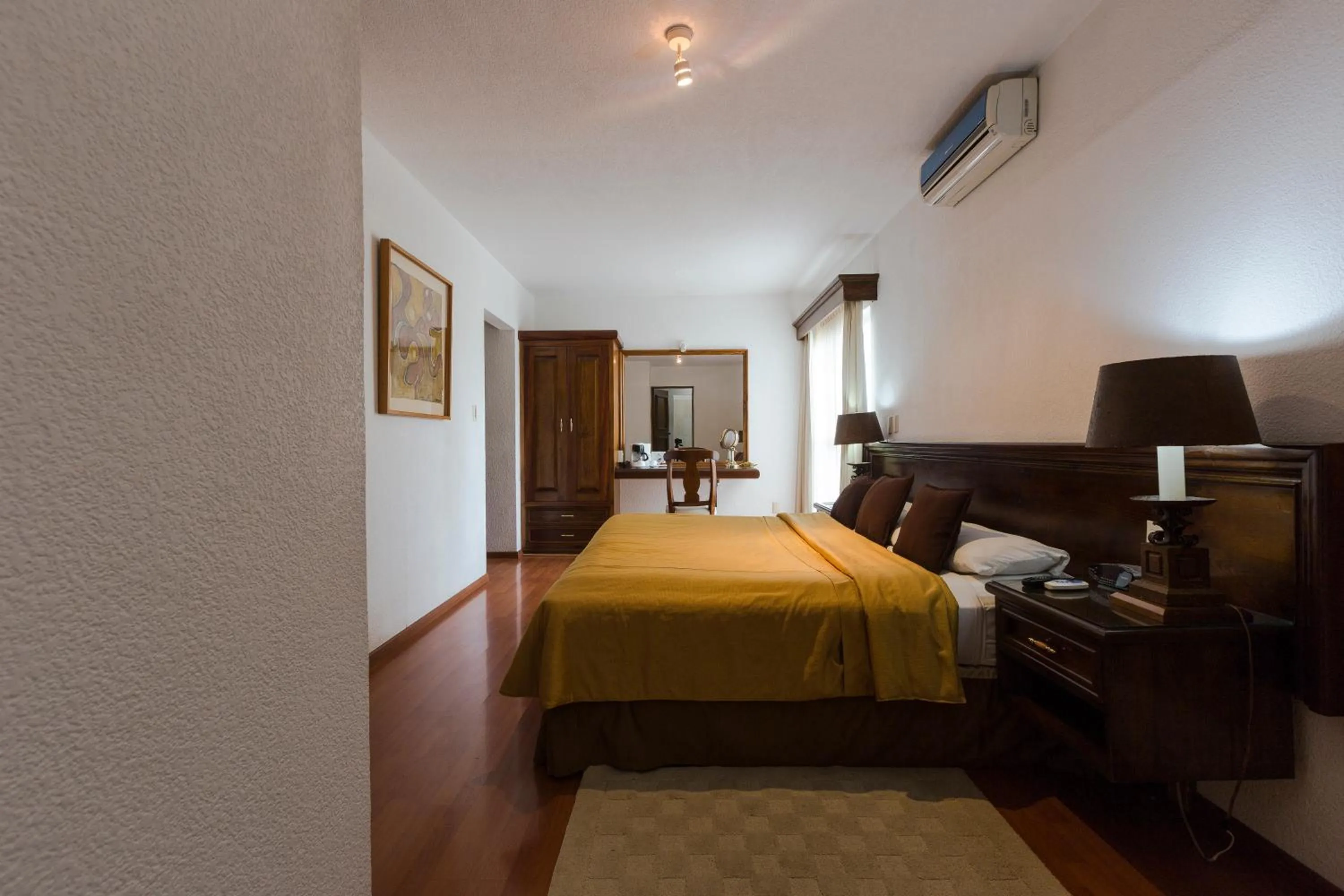 Photo of the whole room, Bed in Casa de la Loma