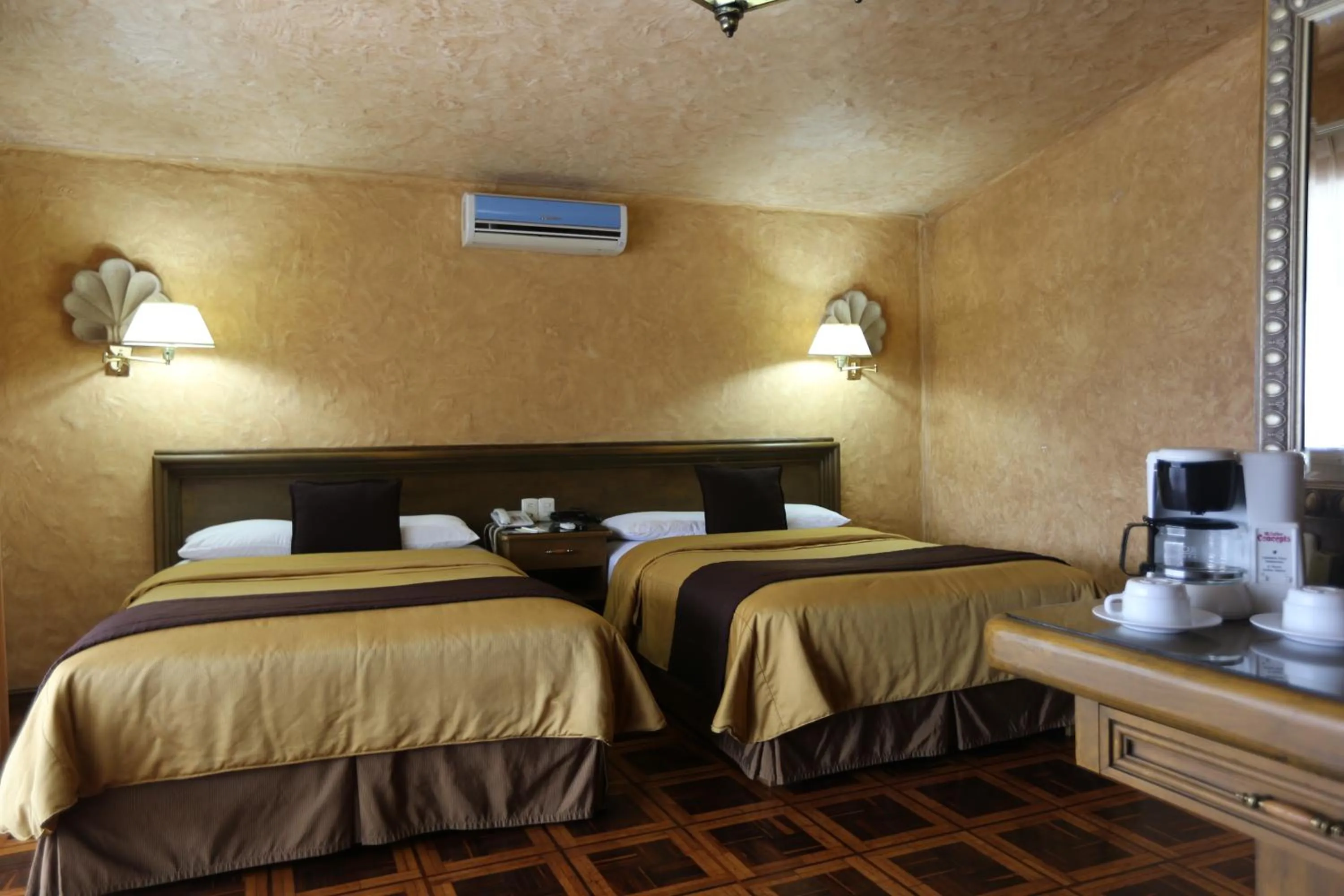 Photo of the whole room, Bed in Casa de la Loma