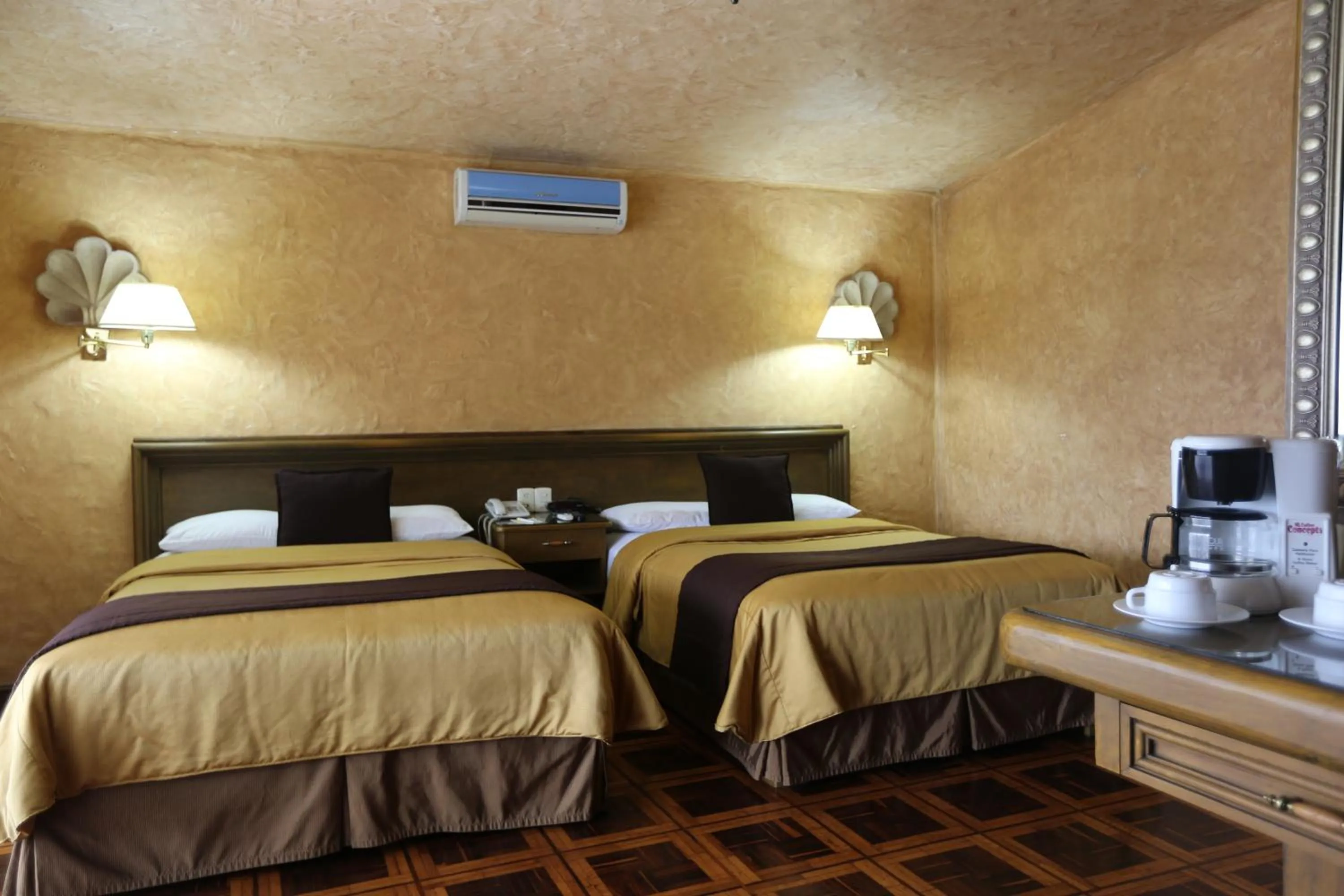 Photo of the whole room, Bed in Casa de la Loma