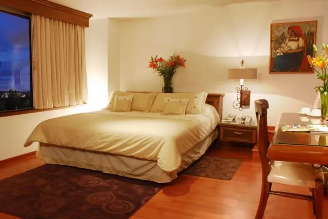Photo of the whole room, Bed in Casa de la Loma
