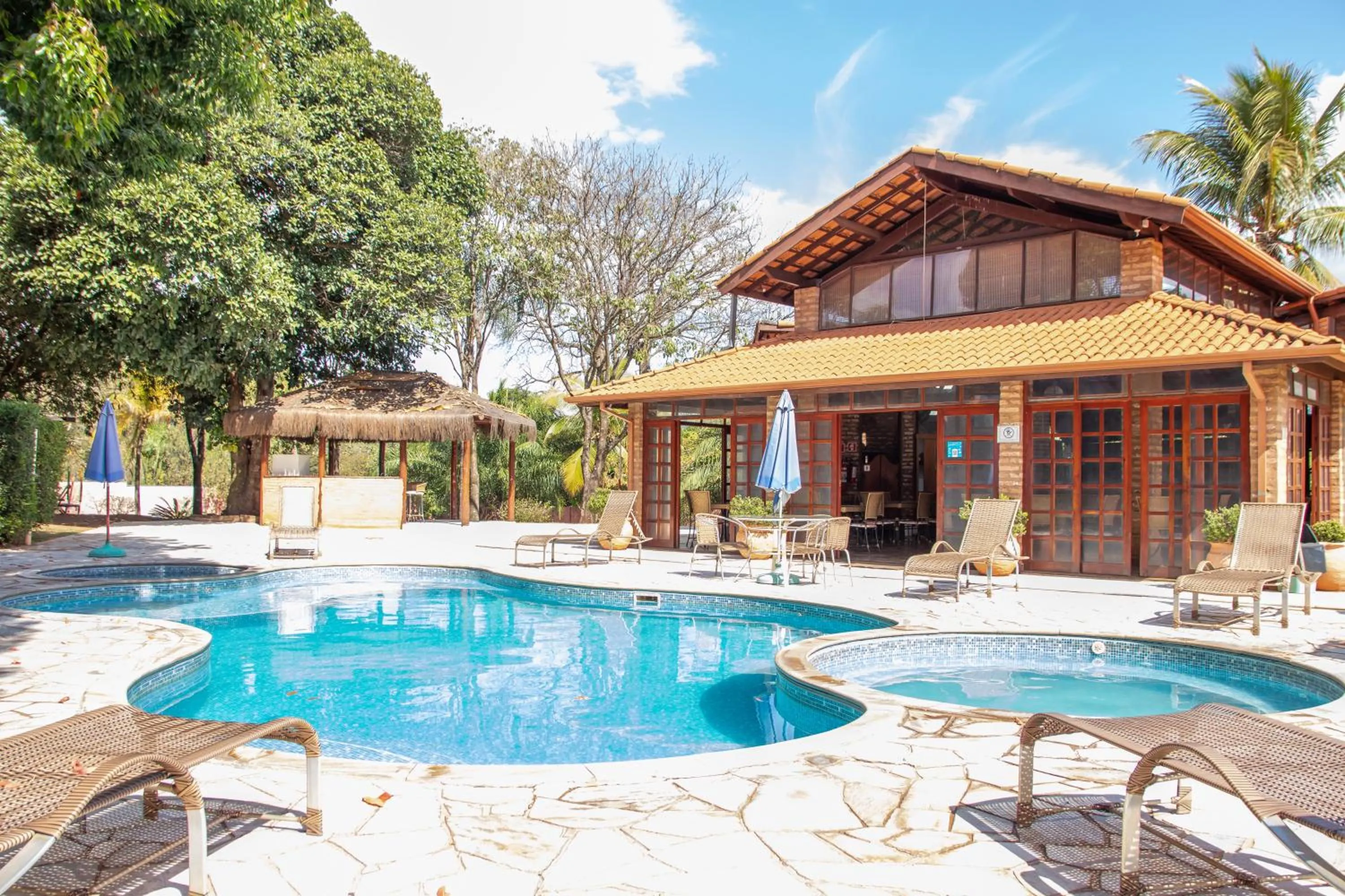 Restaurant/places to eat in Pousada Beco da Lua