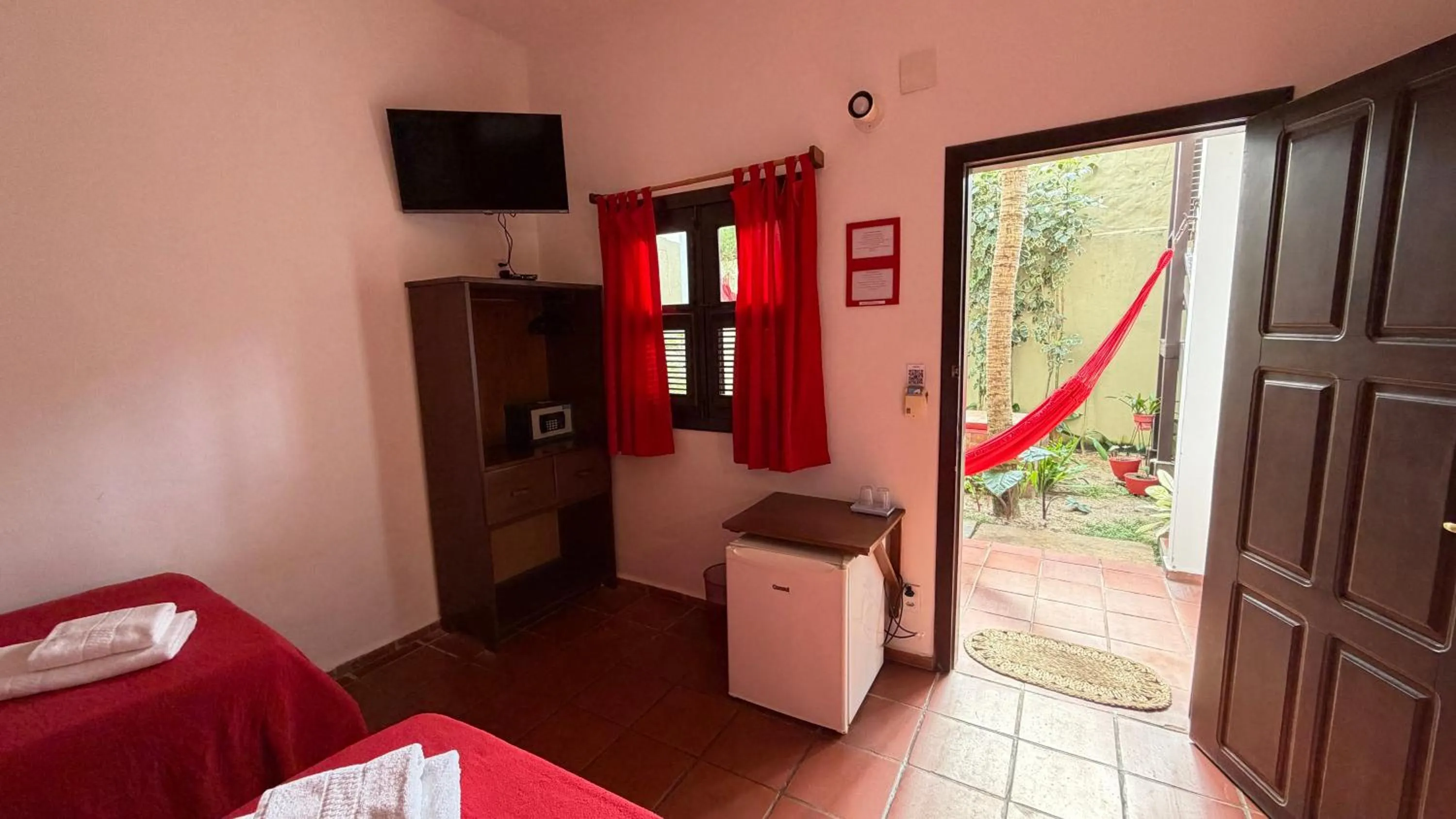 TV and multimedia, Bed in Pousada Atlantis