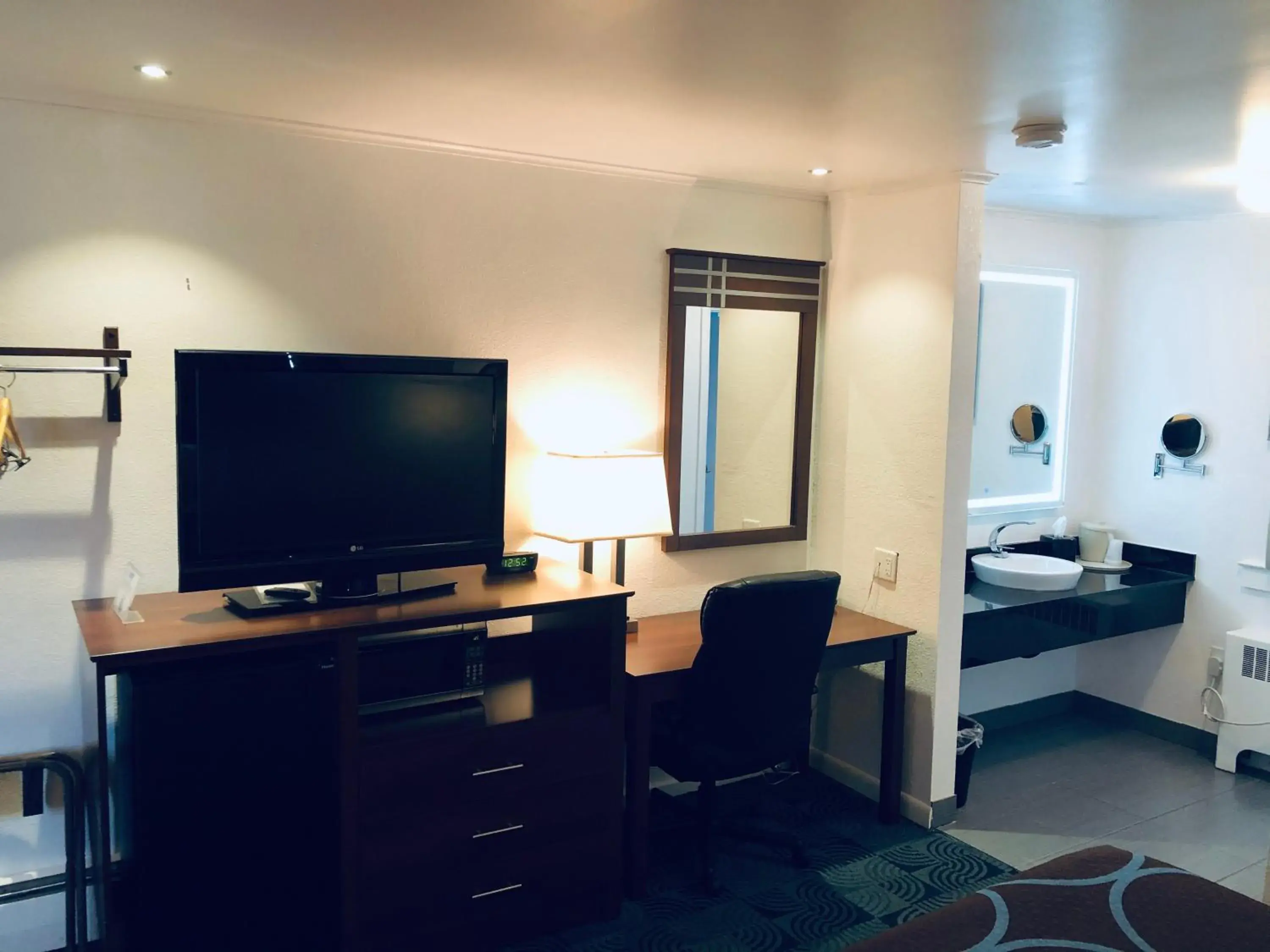 Bed in Berkshire Inn Bed in Berkshire Inn