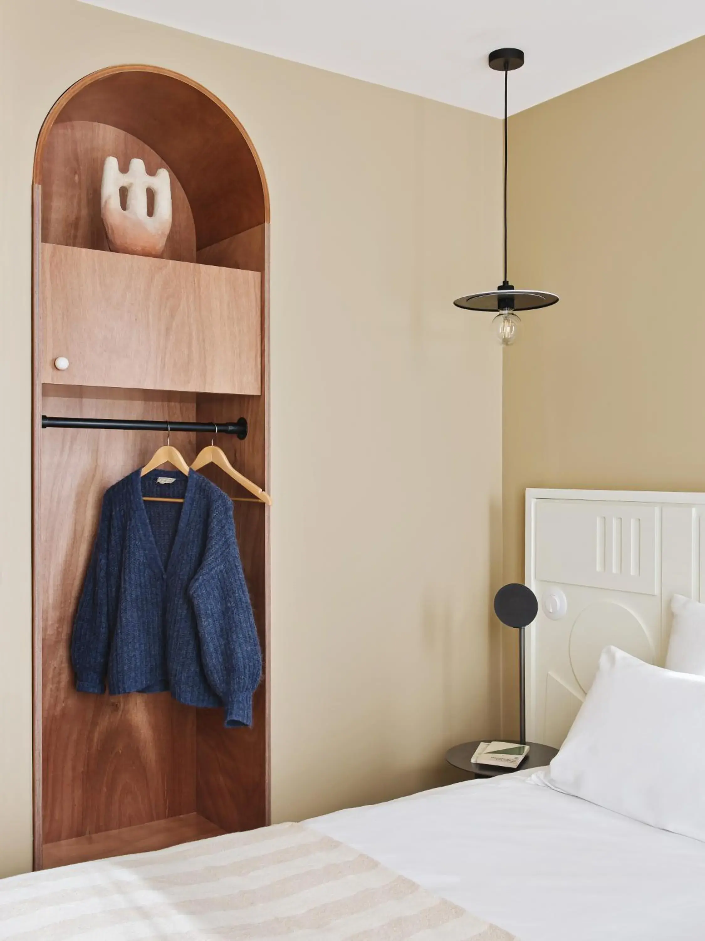 wardrobe, Bed in Hotel Orphée - Orso Hotels wardrobe, Bed in Hotel Orphée - Orso Hotels