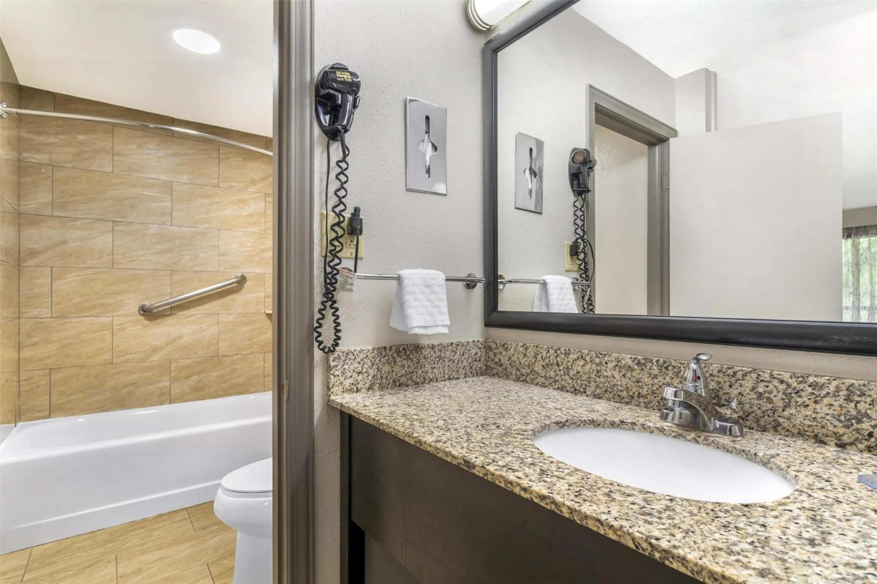 Bathroom in Best Western Asheville-Blue Ridge Parkway