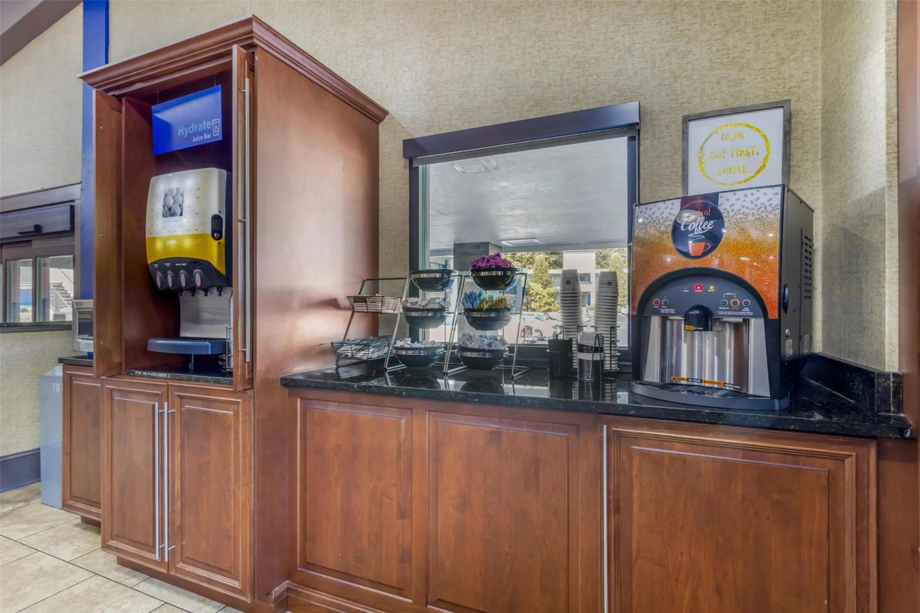 Breakfast in Best Western Asheville-Blue Ridge Parkway