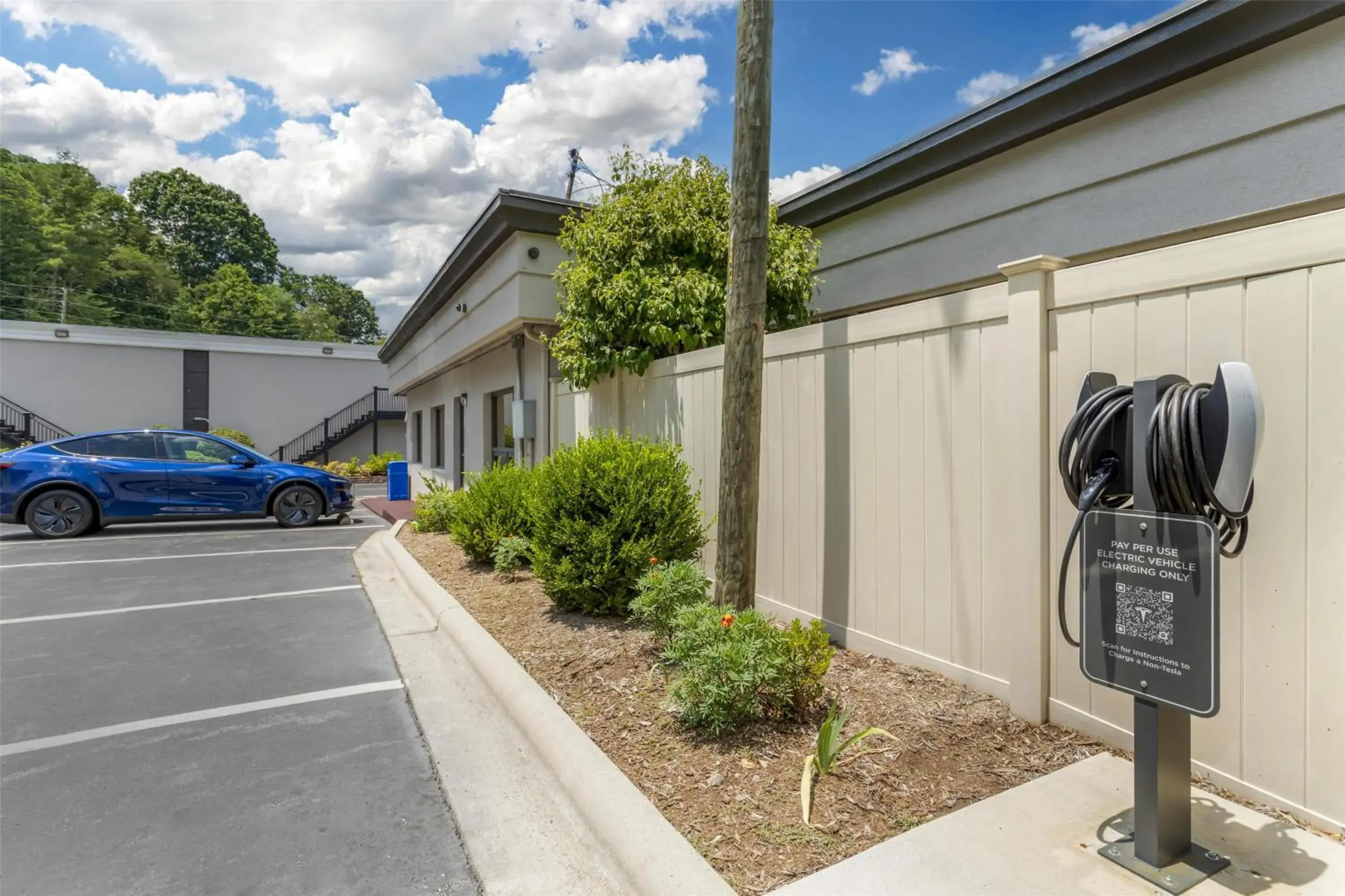 Property building in Best Western Asheville-Blue Ridge Parkway Property building in Best Western Asheville-Blue Ridge Parkway