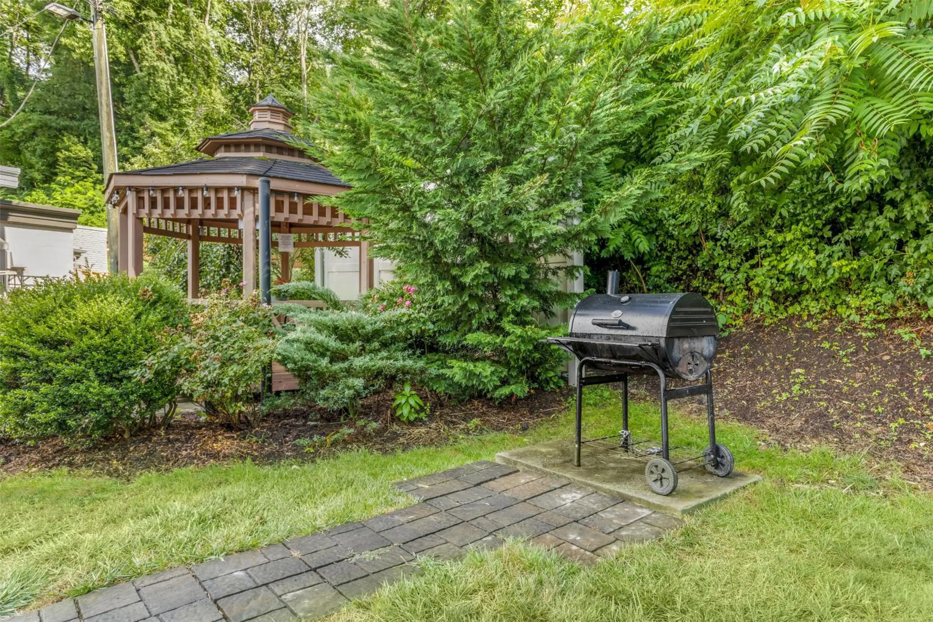 Property building in Best Western Asheville-Blue Ridge Parkway Property building in Best Western Asheville-Blue Ridge Parkway