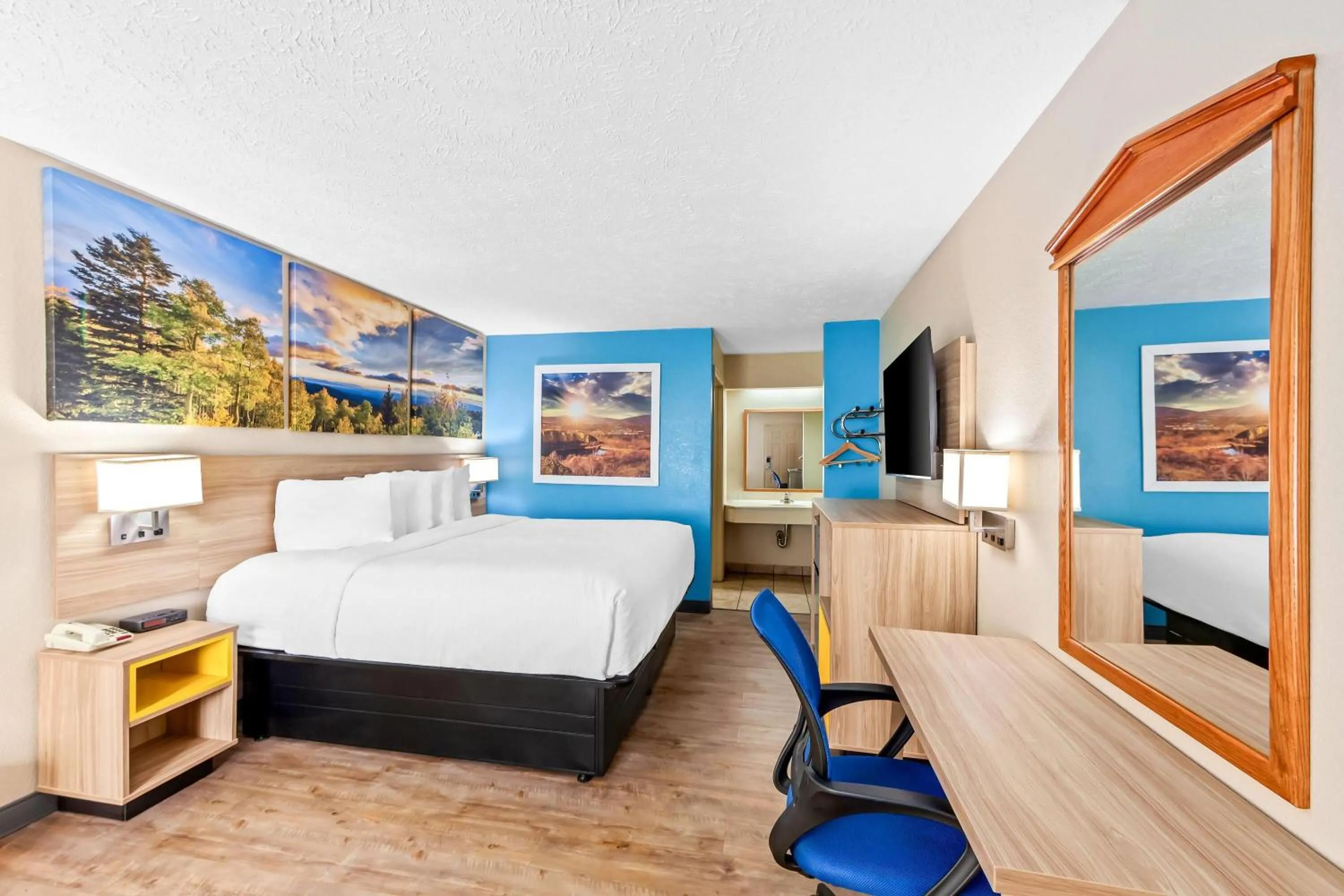 Bed in Days Inn by Wyndham Lexington