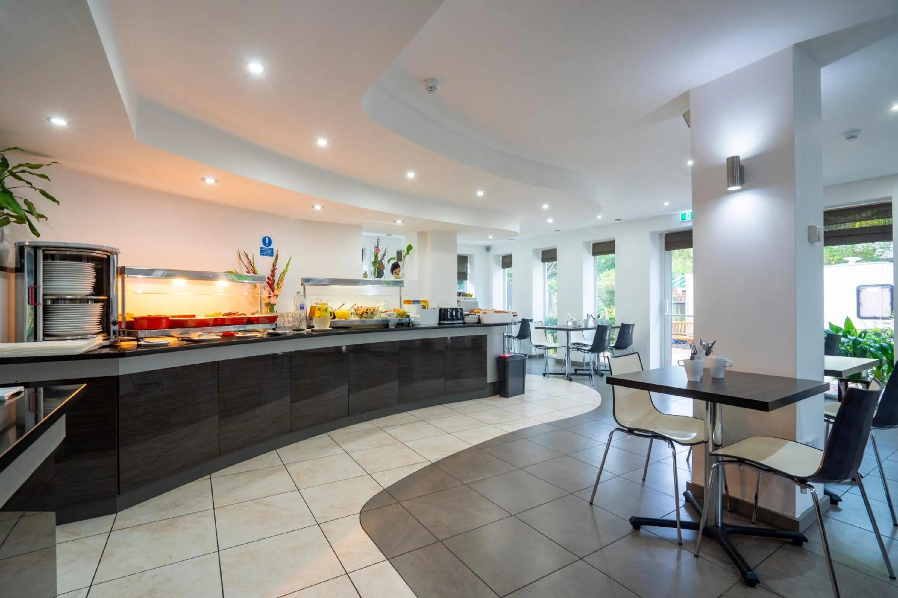 Restaurant/places to eat in Remont Oxford Hotel