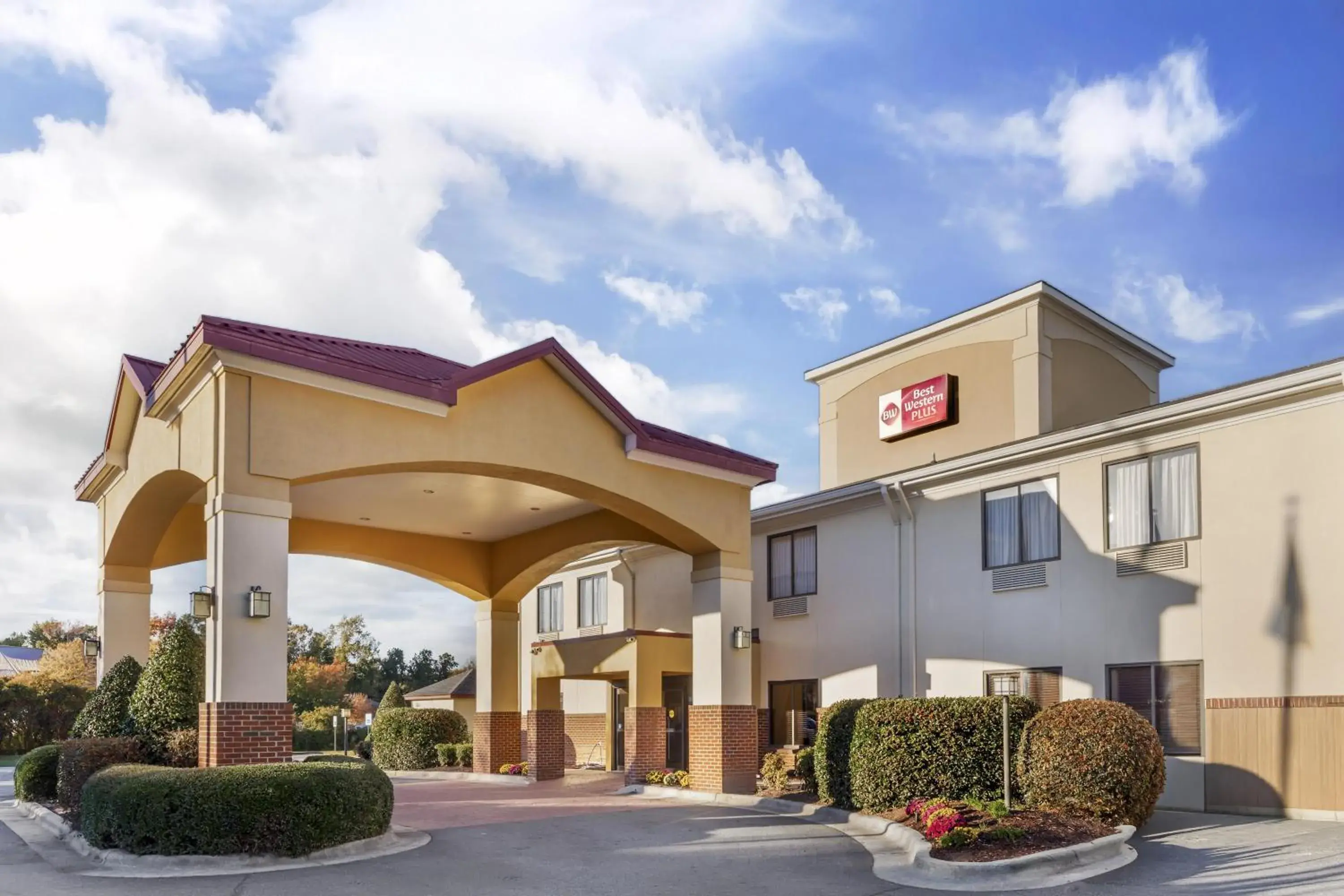 Property building in Best Western Plus Suites Greenville Property building in Best Western Plus Suites Greenville