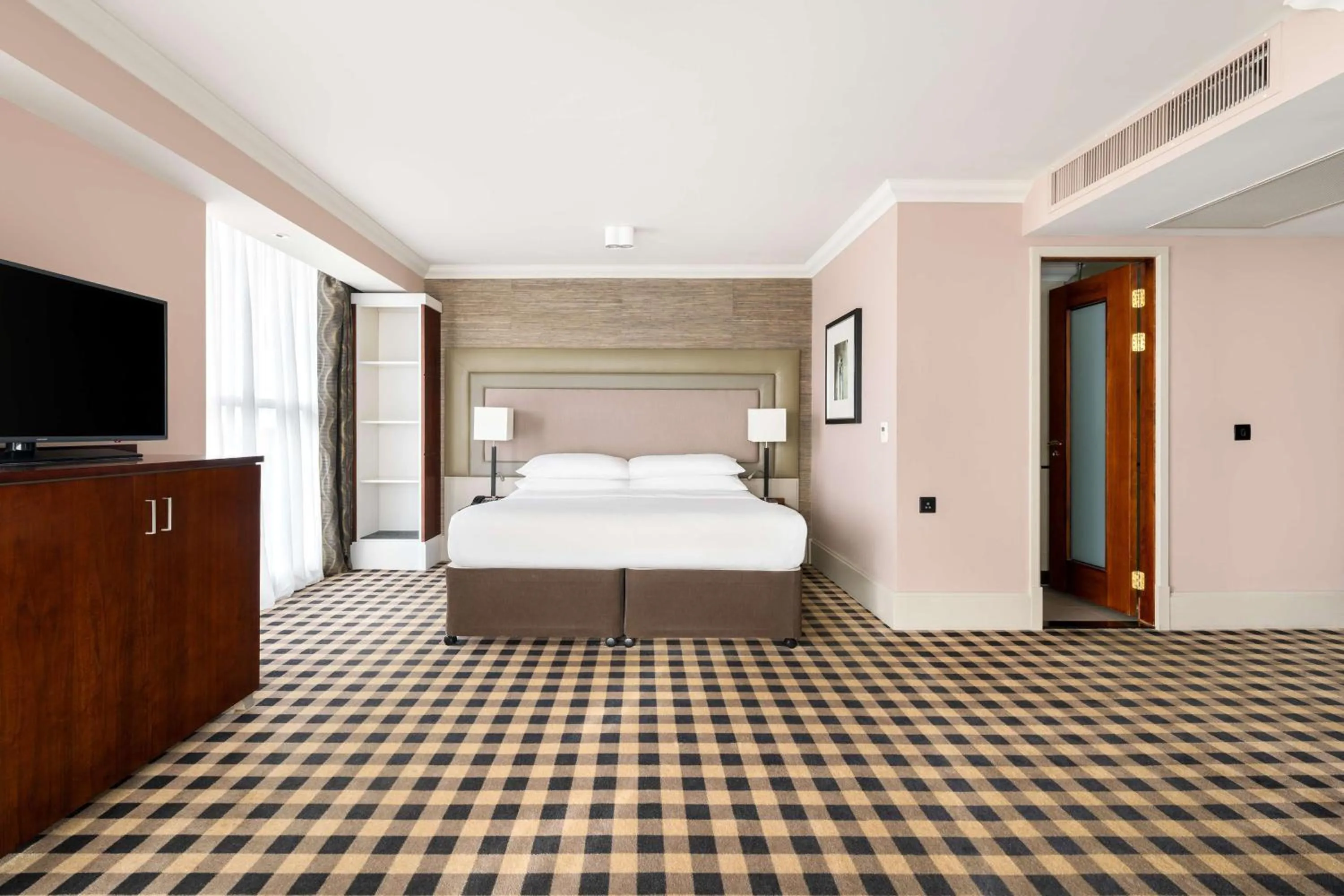 Bed in DoubleTree by Hilton Hotel Newcastle International Airport