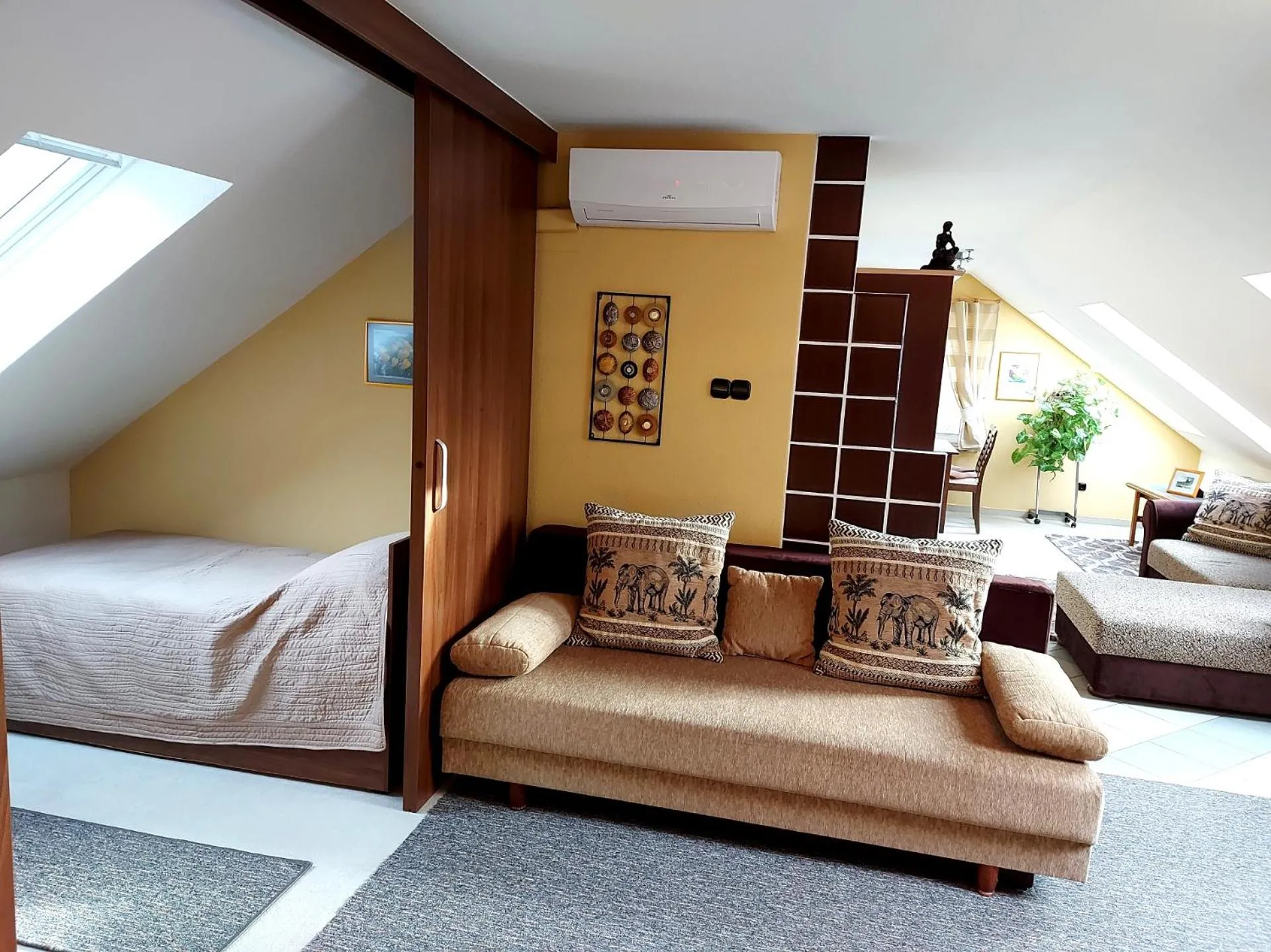 Living room, Bed in A Mecsek Gyöngye Apartmanhaz