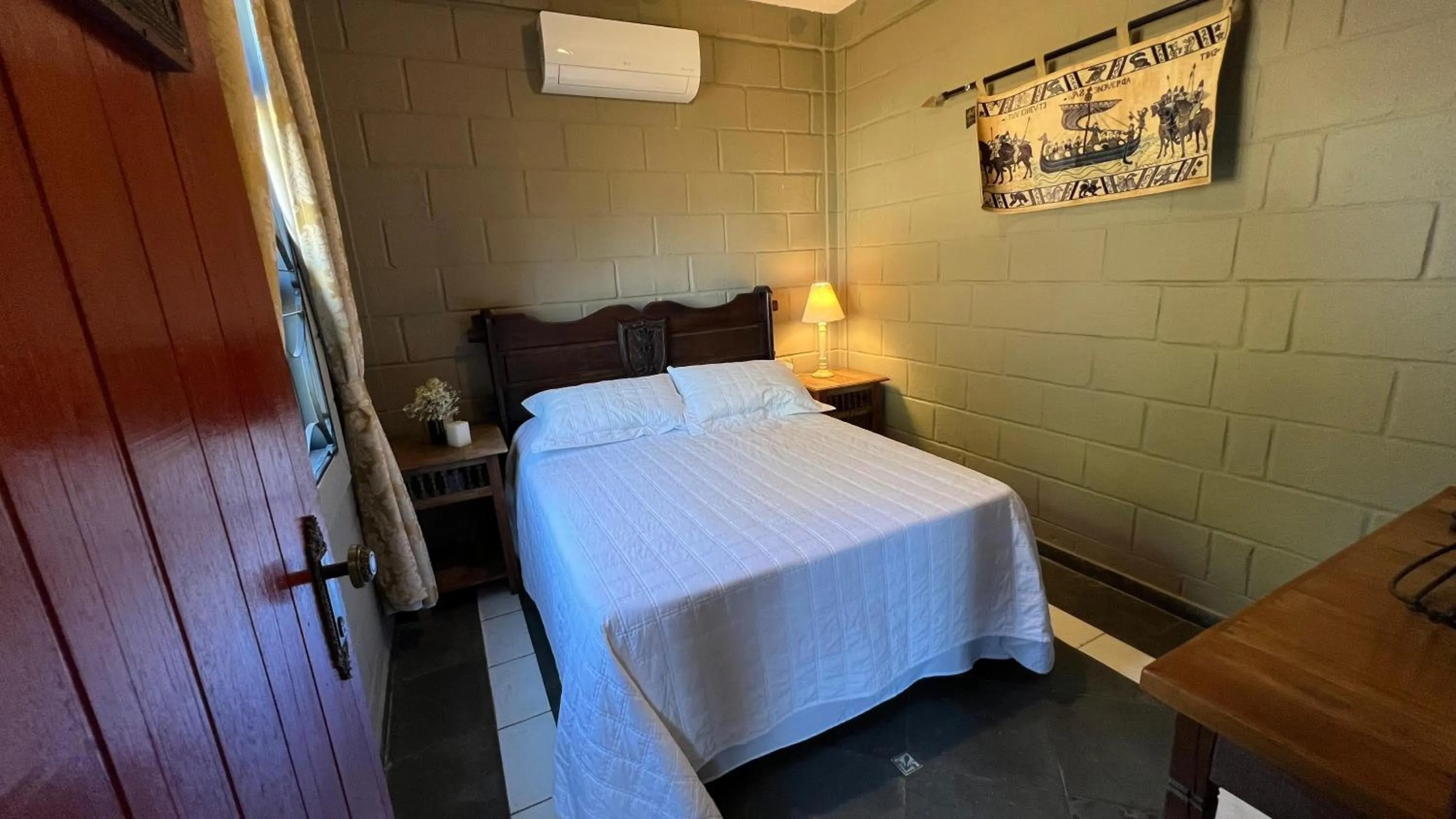 Bed in Pousada Camelot Inn