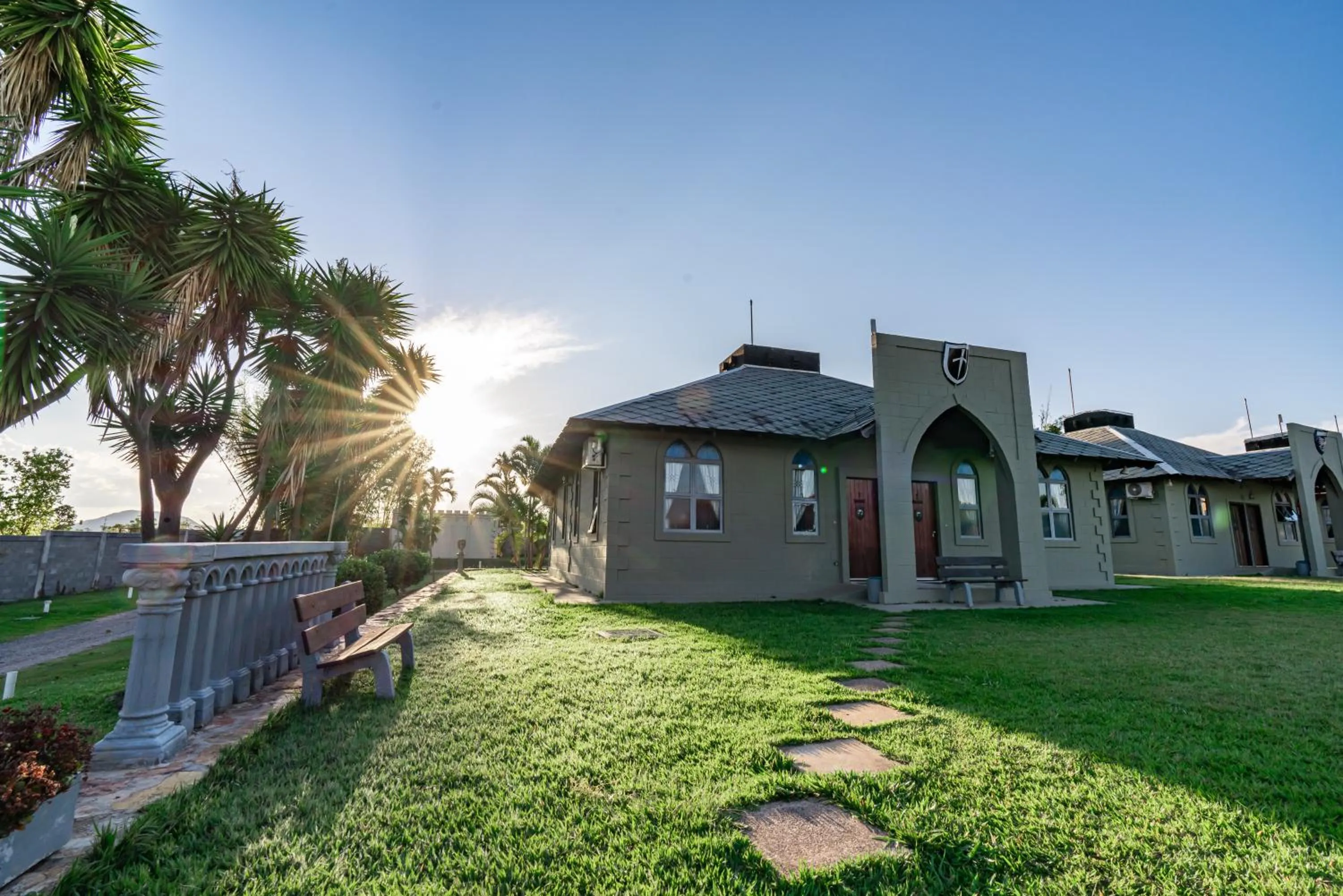 Facade/entrance in Pousada Camelot Inn