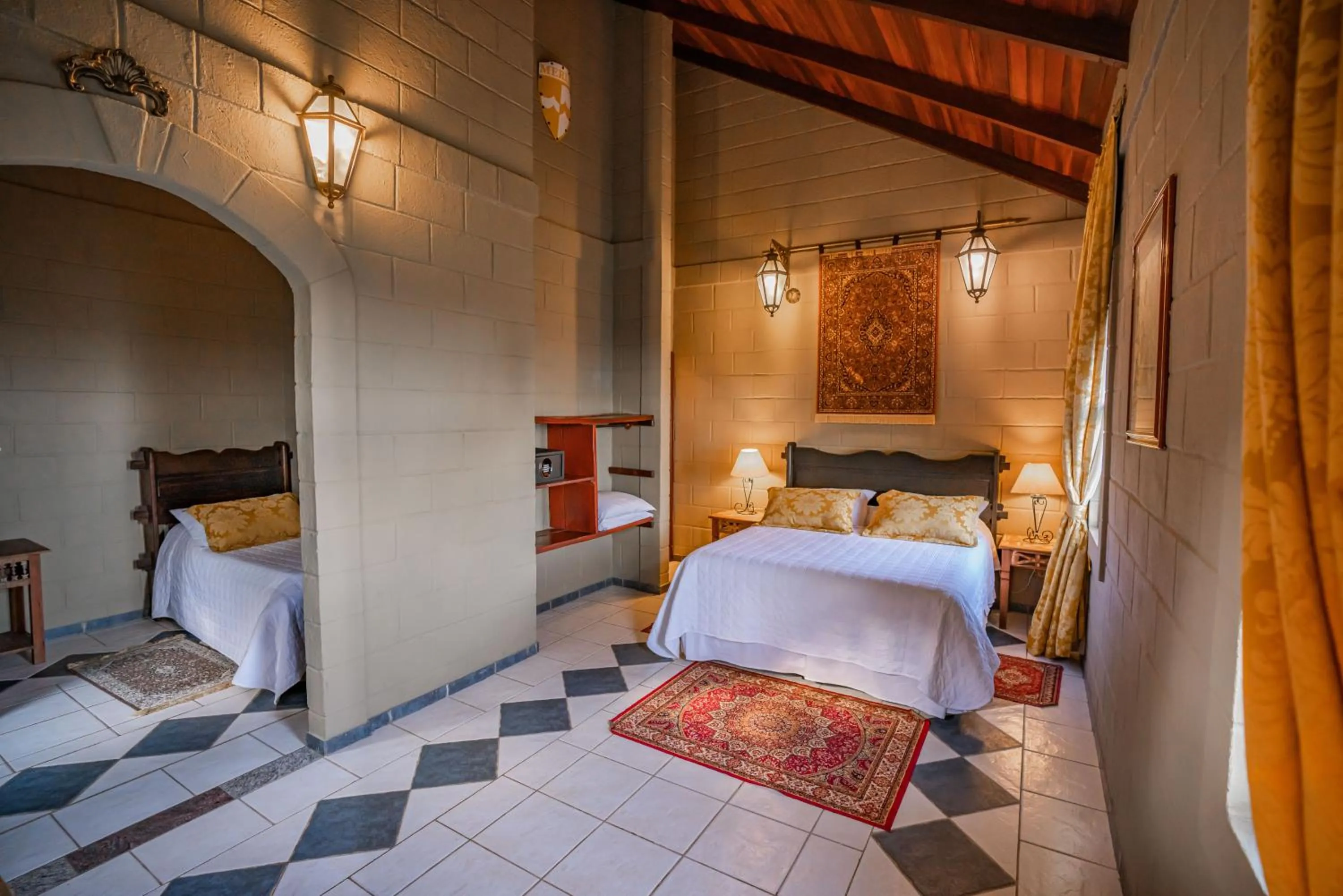 Bedroom, Bed in Pousada Camelot Inn