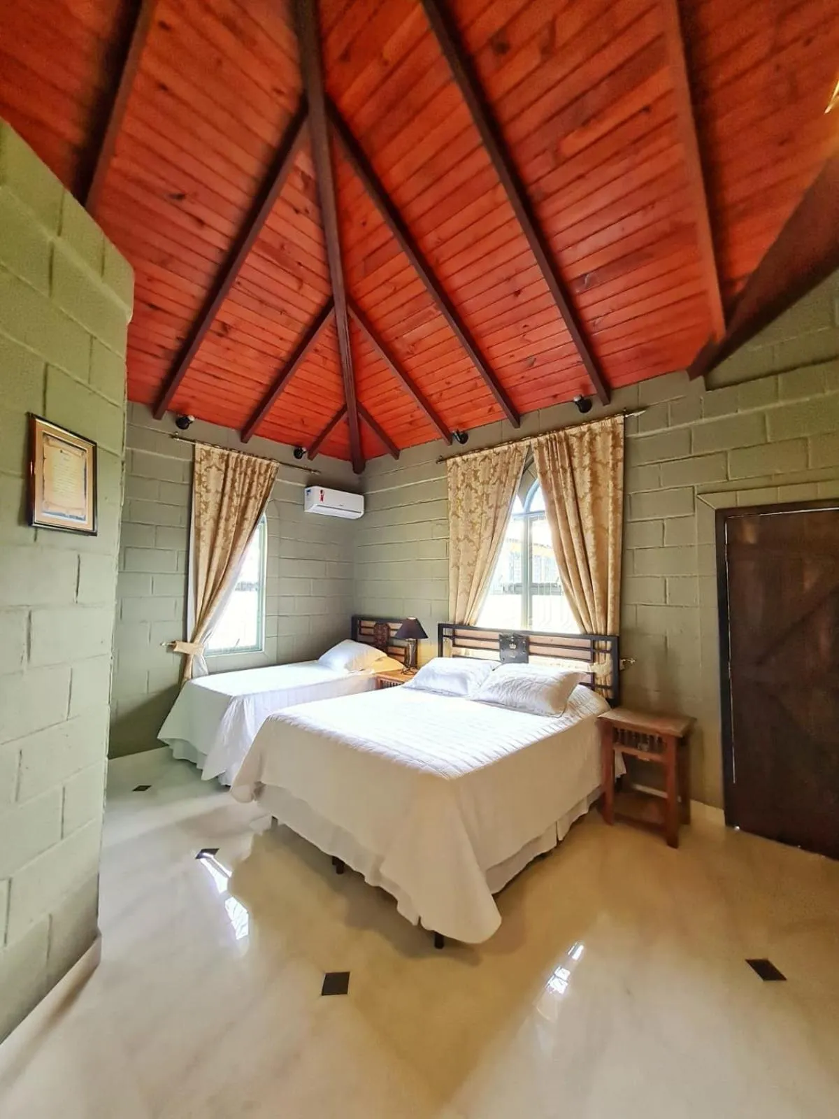 Bedroom, Bed in Pousada Camelot Inn