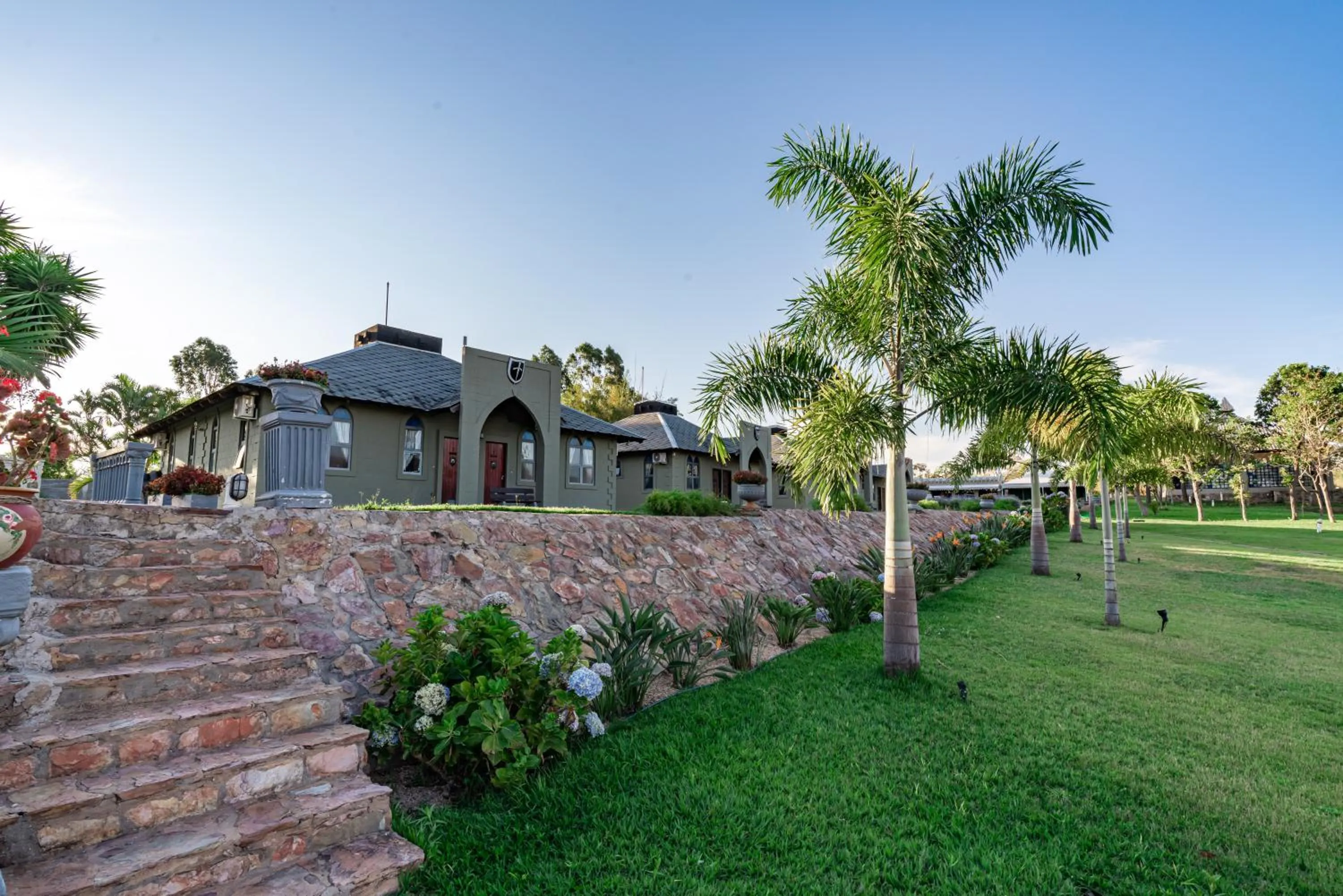 Facade/entrance in Pousada Camelot Inn