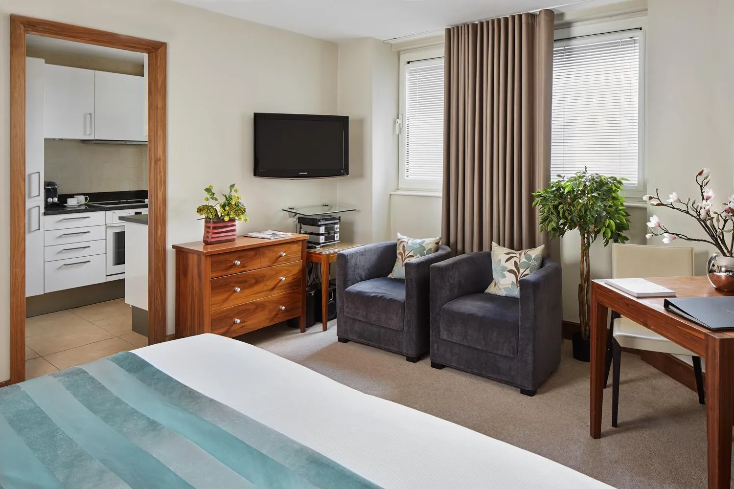 Bed in Arlington House Apartments