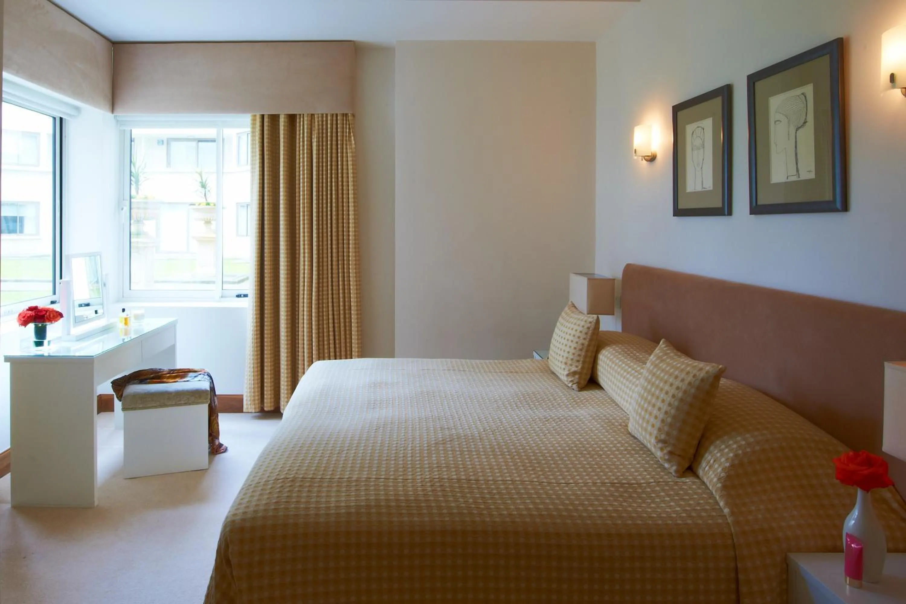 Bed in Arlington House Apartments